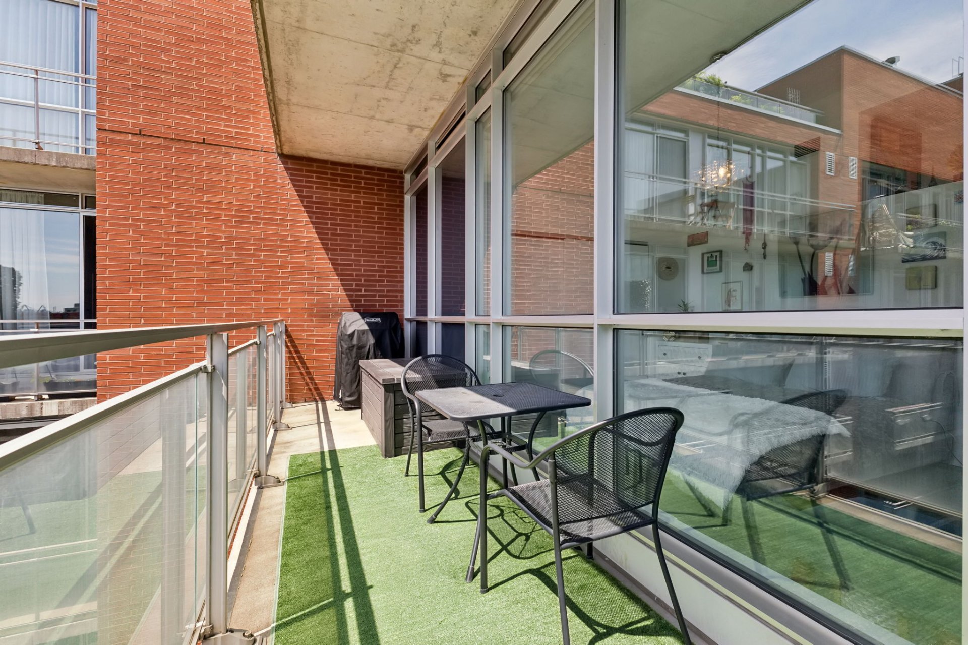 Montréal (Ville-Marie), QC H3C 4C9, Canada, 1 Bedroom Bedrooms, ,1 BathroomBathrooms,Residential,Active,53678