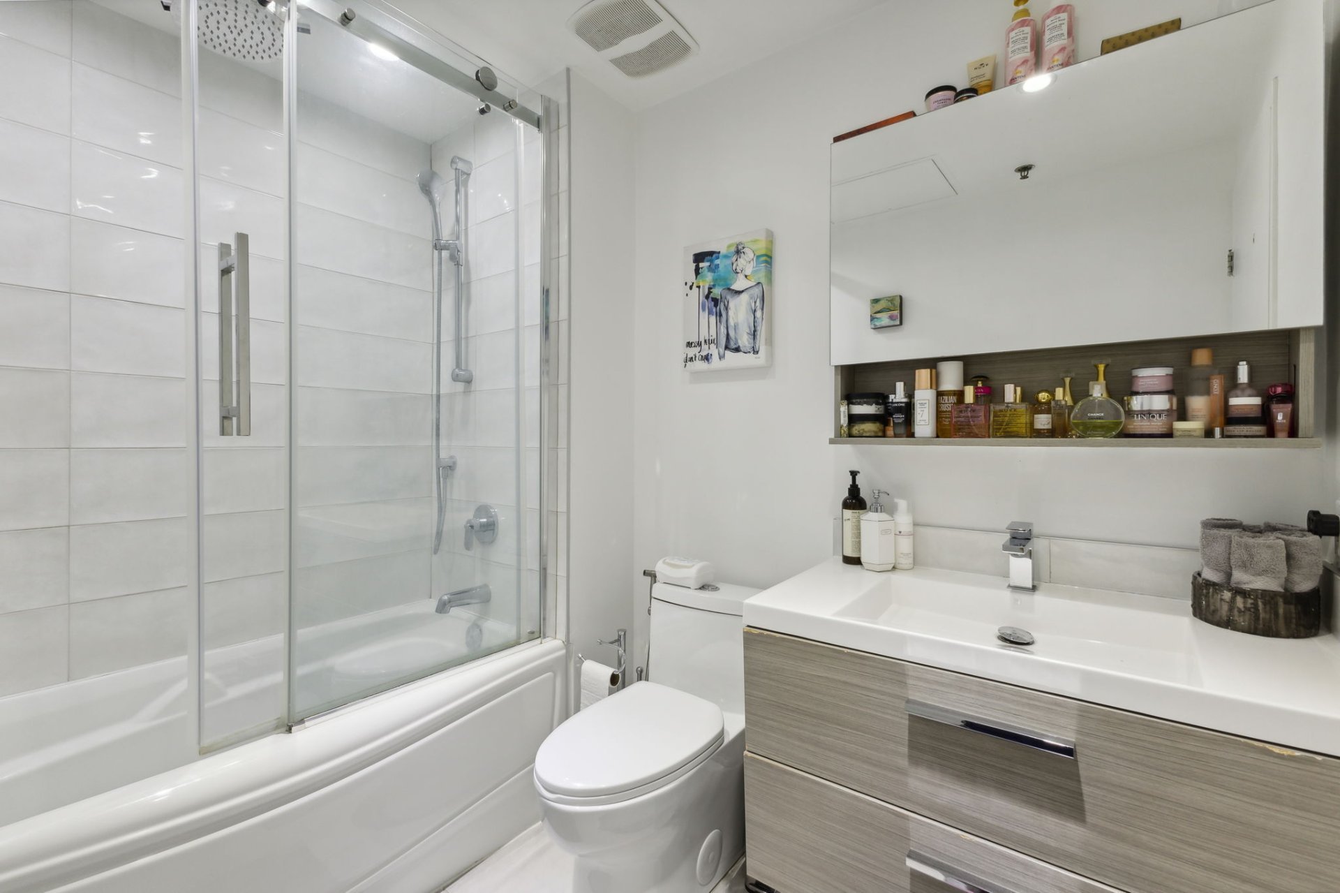 Montréal (Ville-Marie), QC H3C 4C9, Canada, 1 Bedroom Bedrooms, ,1 BathroomBathrooms,Residential,Active,53678