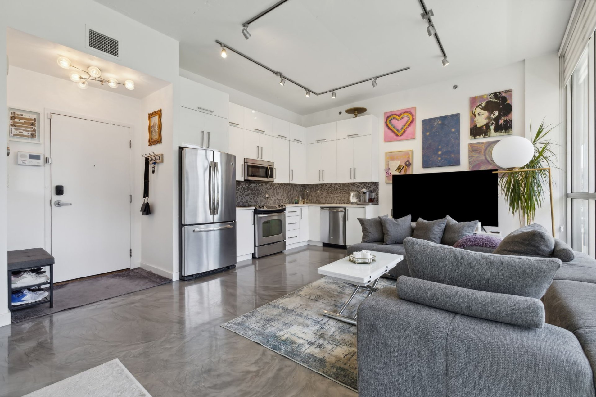 Montréal (Ville-Marie), QC H3C 4C9, Canada, 1 Bedroom Bedrooms, ,1 BathroomBathrooms,Residential,Active,53678