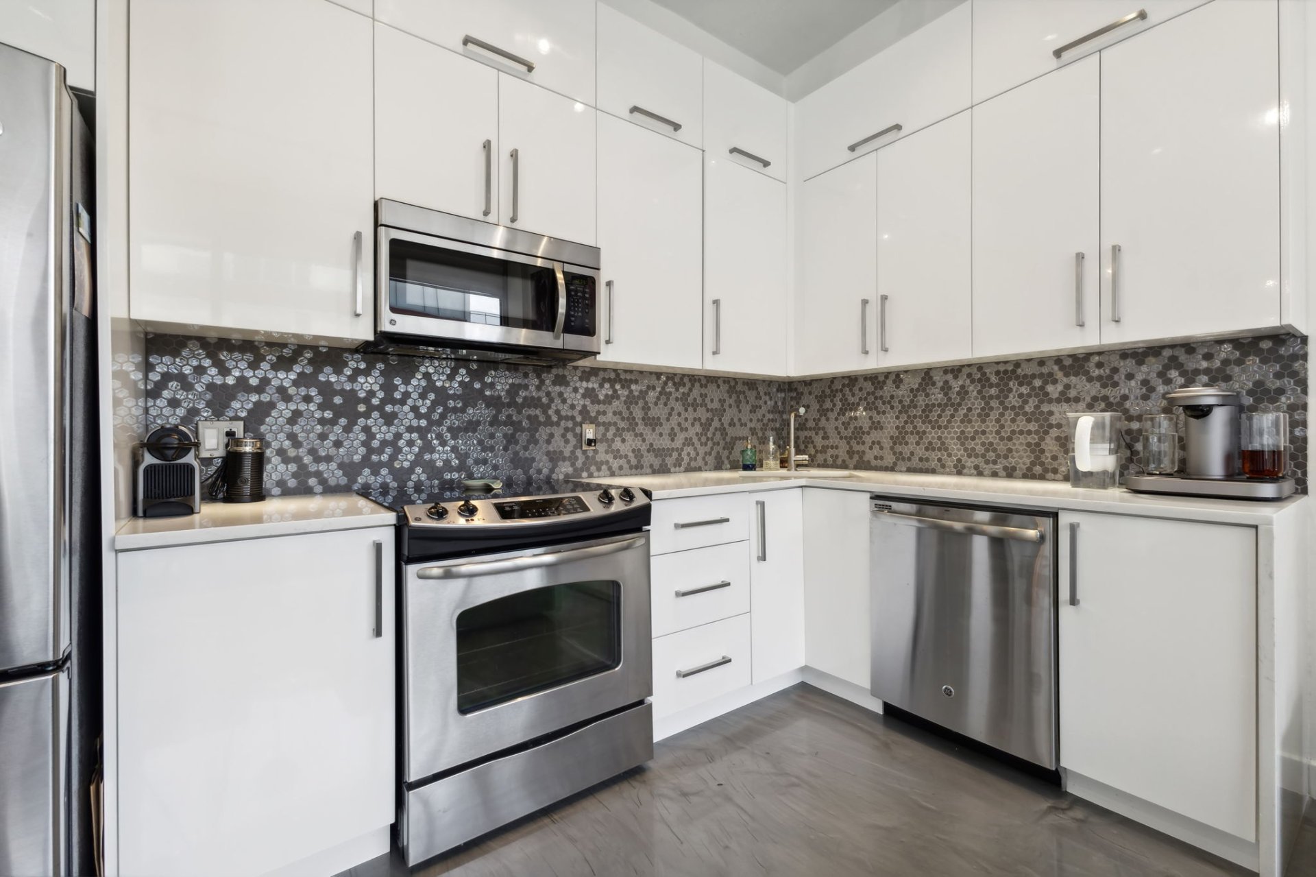 Montréal (Ville-Marie), QC H3C 4C9, Canada, 1 Bedroom Bedrooms, ,1 BathroomBathrooms,Residential,Active,53678