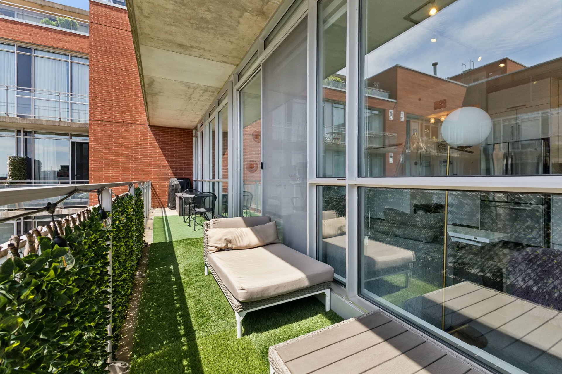 Montréal (Ville-Marie), QC H3C 4C9, Canada, 1 Bedroom Bedrooms, ,1 BathroomBathrooms,Residential,Active,53678