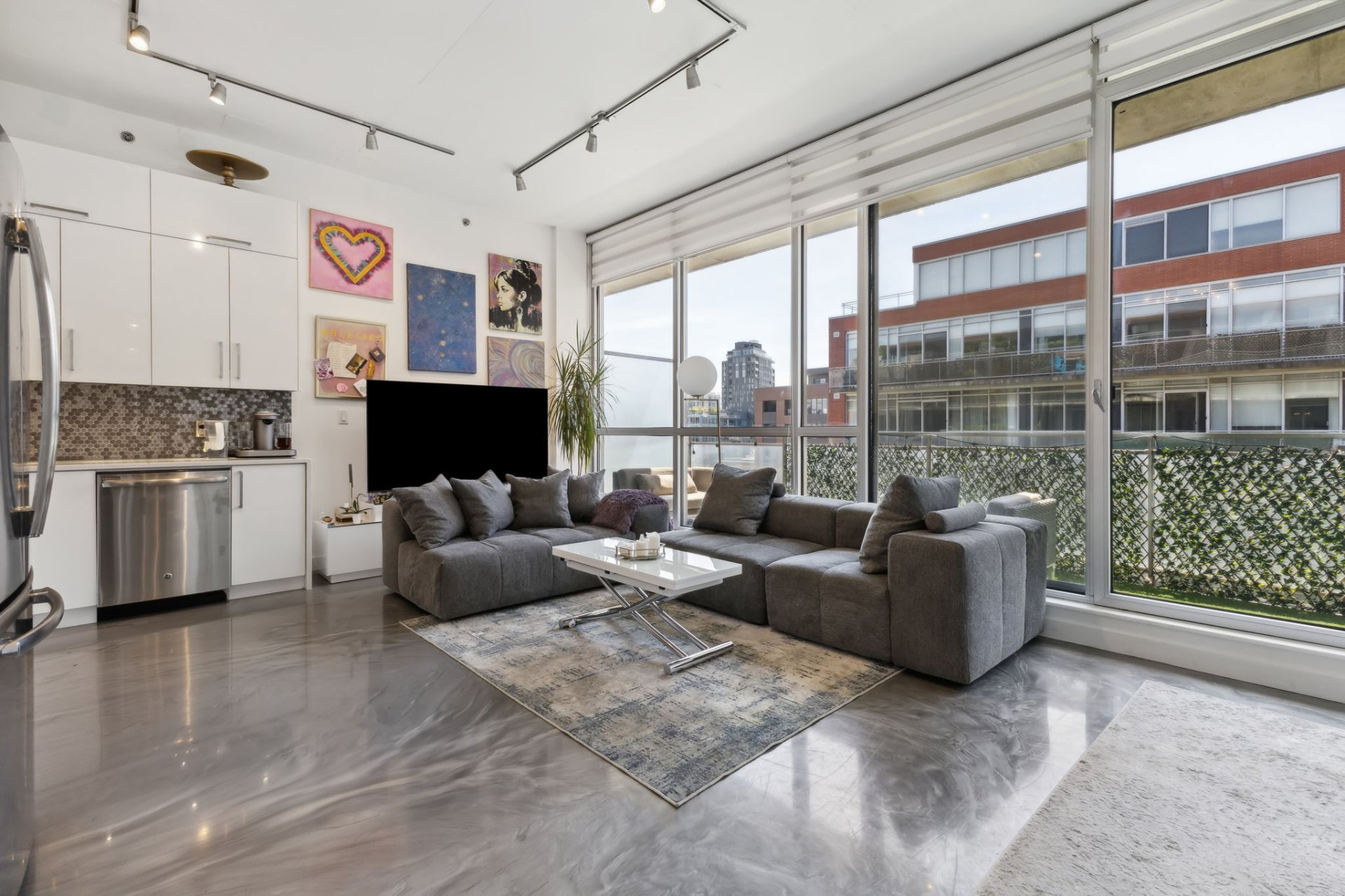 Montréal (Ville-Marie), QC H3C 4C9, Canada, 1 Bedroom Bedrooms, ,1 BathroomBathrooms,Residential,Active,53678