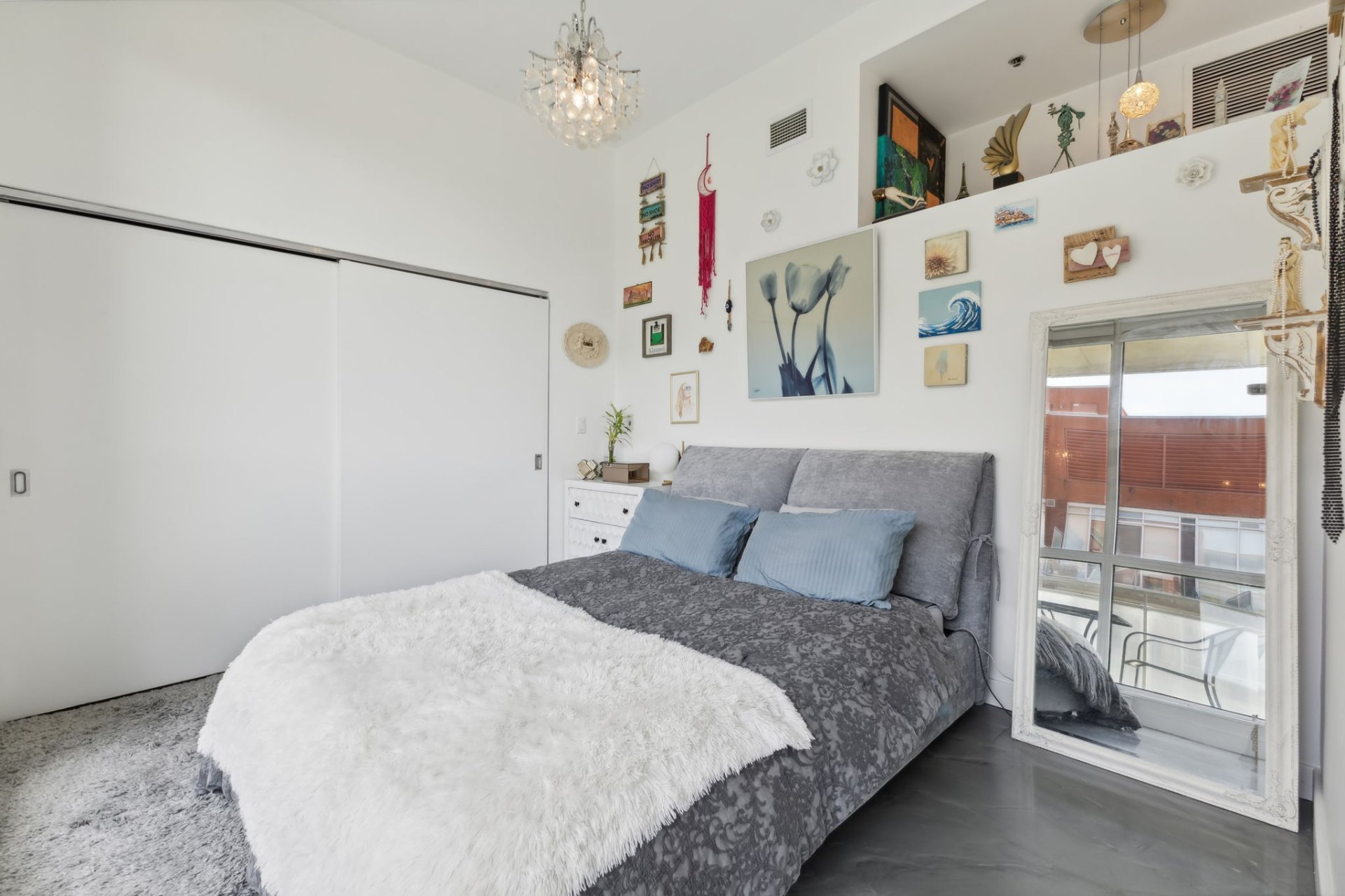 Montréal (Ville-Marie), QC H3C 4C9, Canada, 1 Bedroom Bedrooms, ,1 BathroomBathrooms,Residential,Active,53678