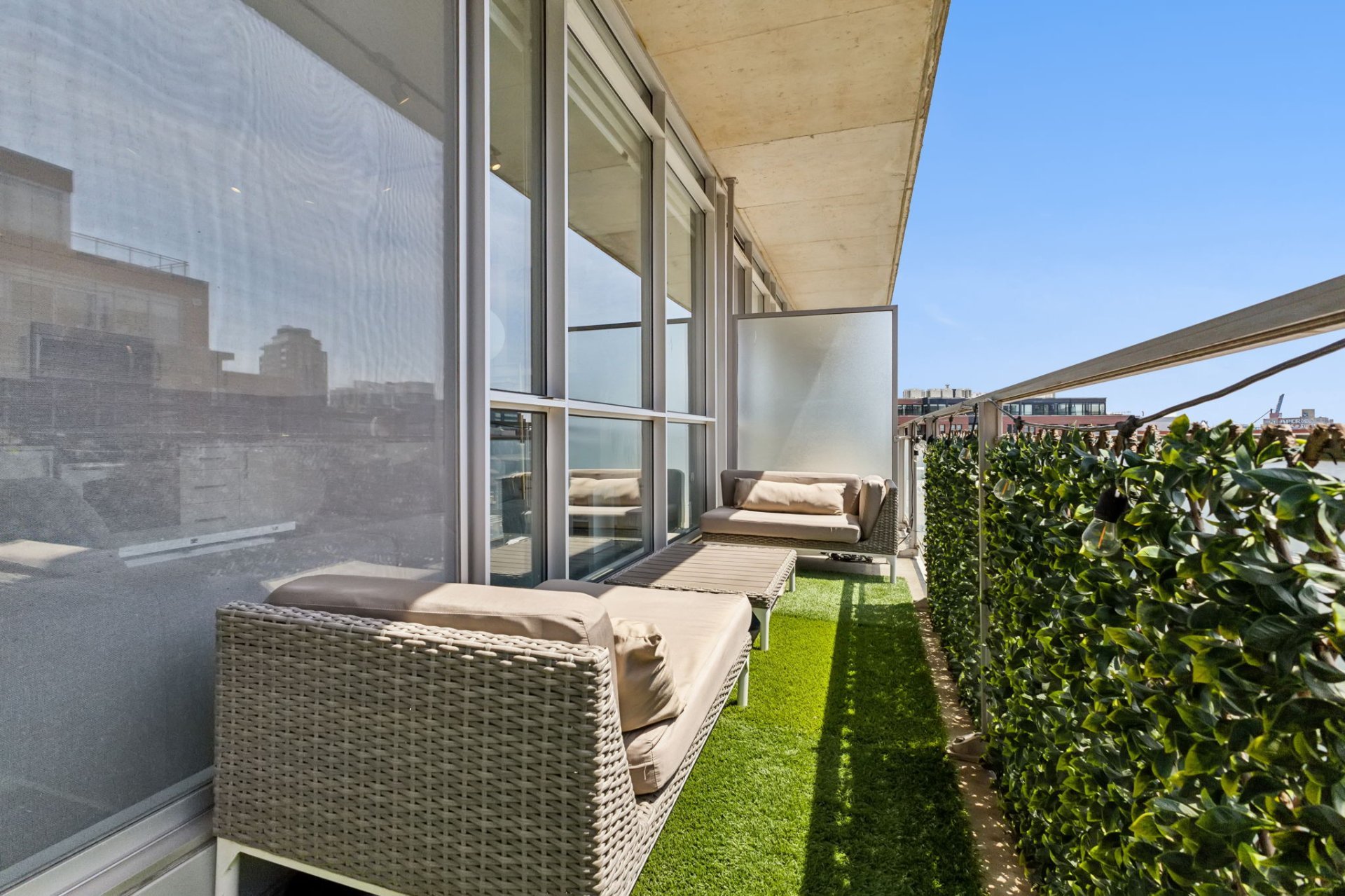 Montréal (Ville-Marie), QC H3C 4C9, Canada, 1 Bedroom Bedrooms, ,1 BathroomBathrooms,Residential,Active,53678