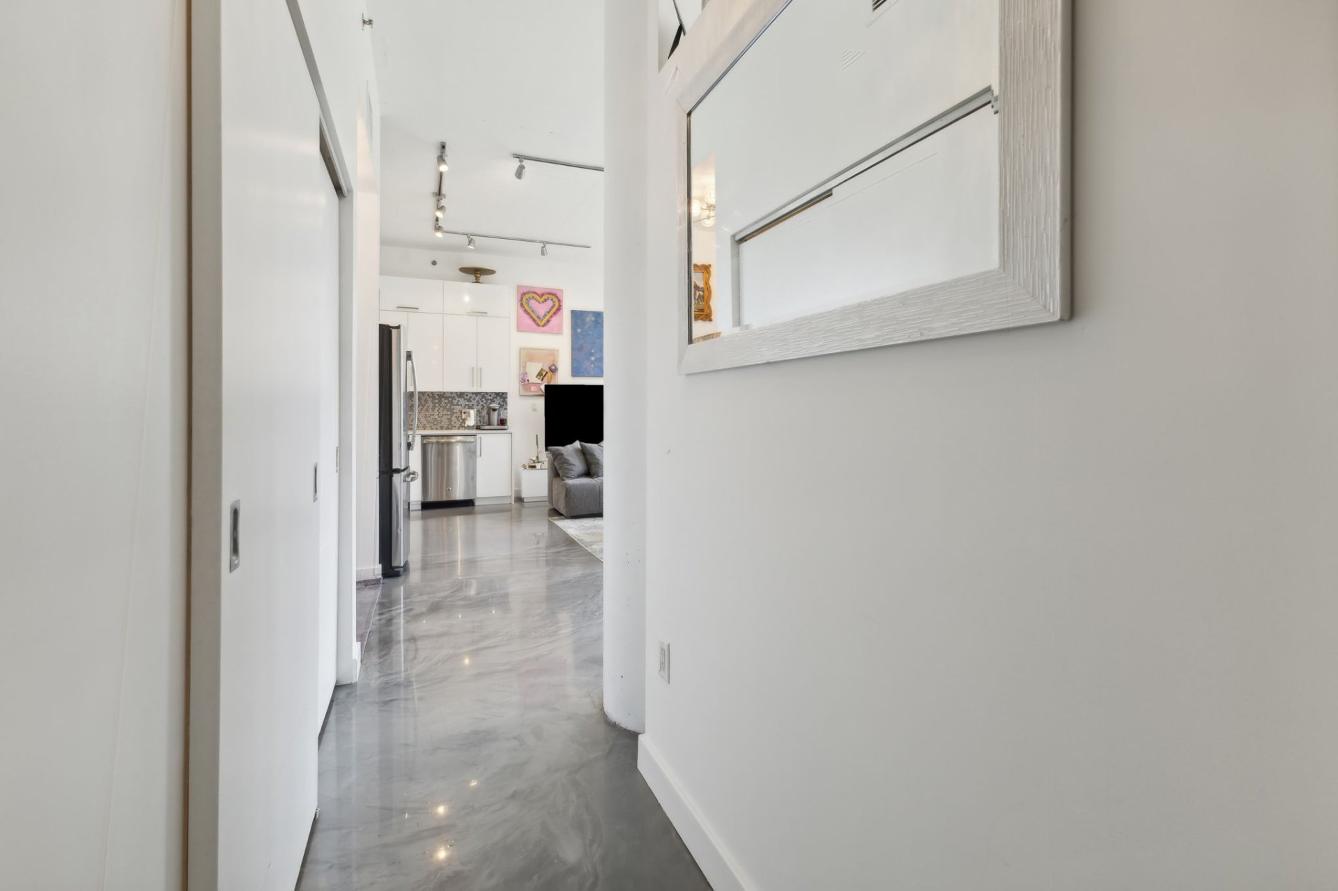 Montréal (Ville-Marie), QC H3C 4C9, Canada, 1 Bedroom Bedrooms, ,1 BathroomBathrooms,Residential,Active,53678