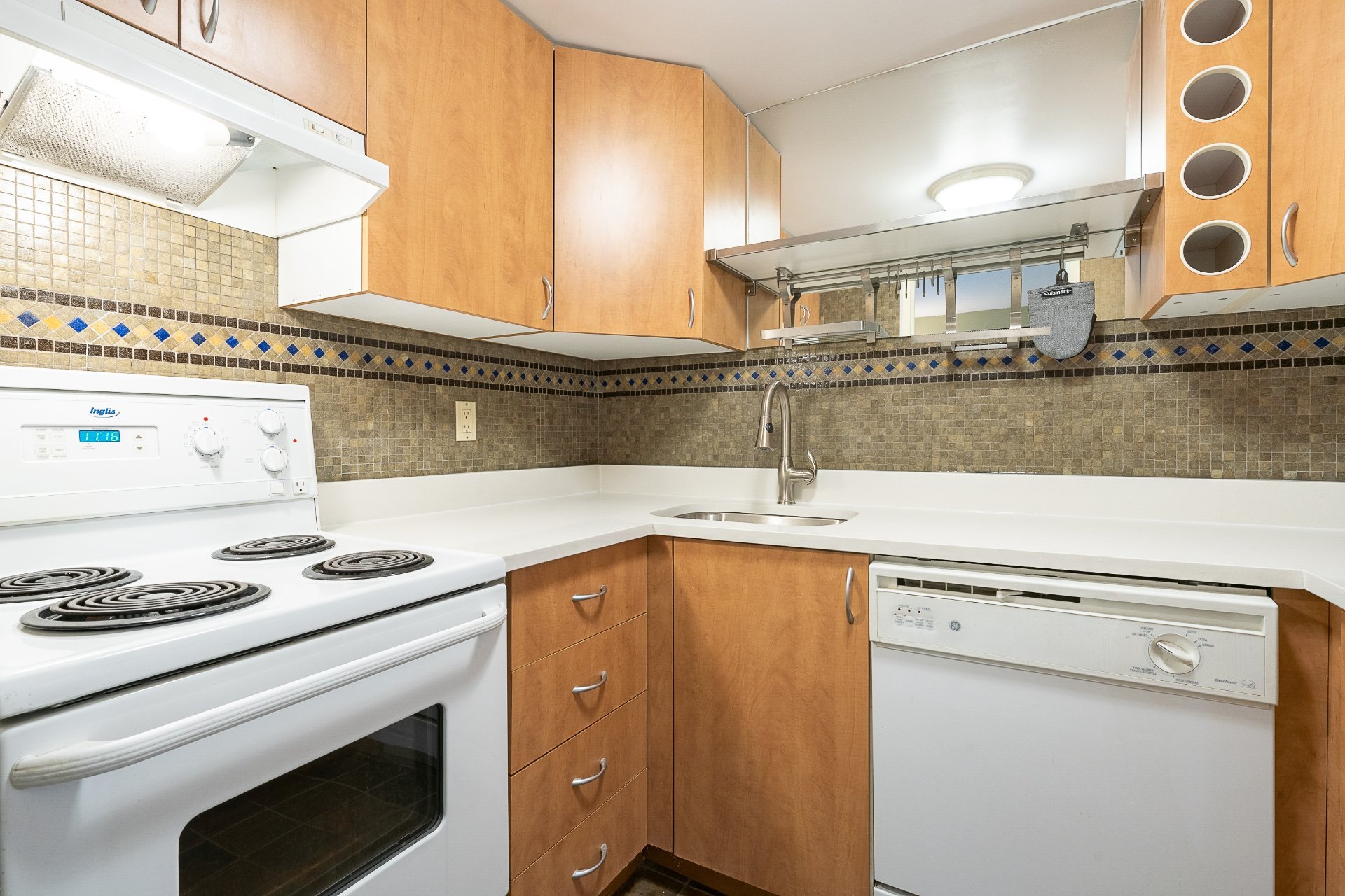 Montréal (Ville-Marie), QC H3G 2P5, Canada, ,1 BathroomBathrooms,Residential,Active,110483