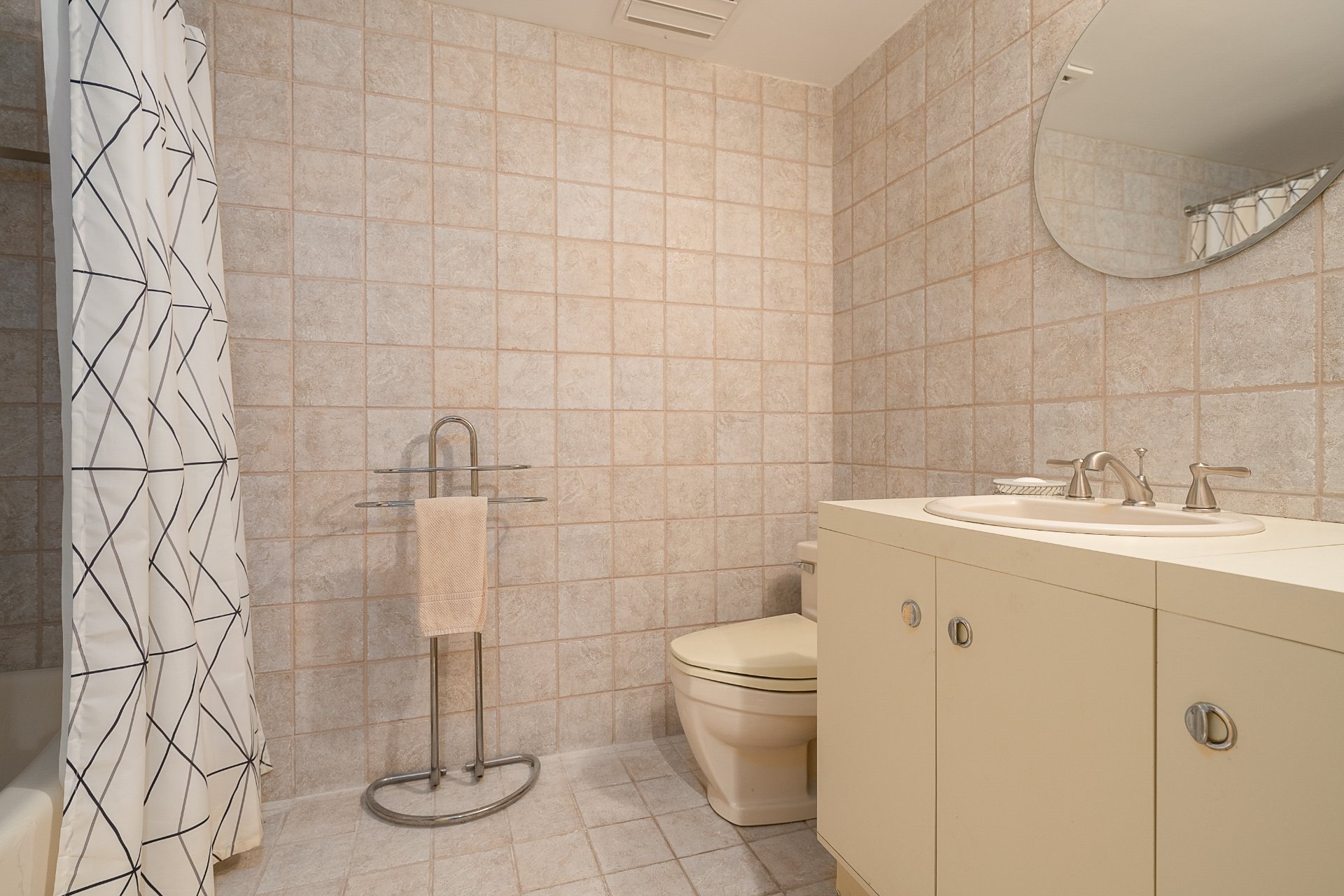 Montréal (Ville-Marie), QC H3G 2P5, Canada, ,1 BathroomBathrooms,Residential,Active,110483