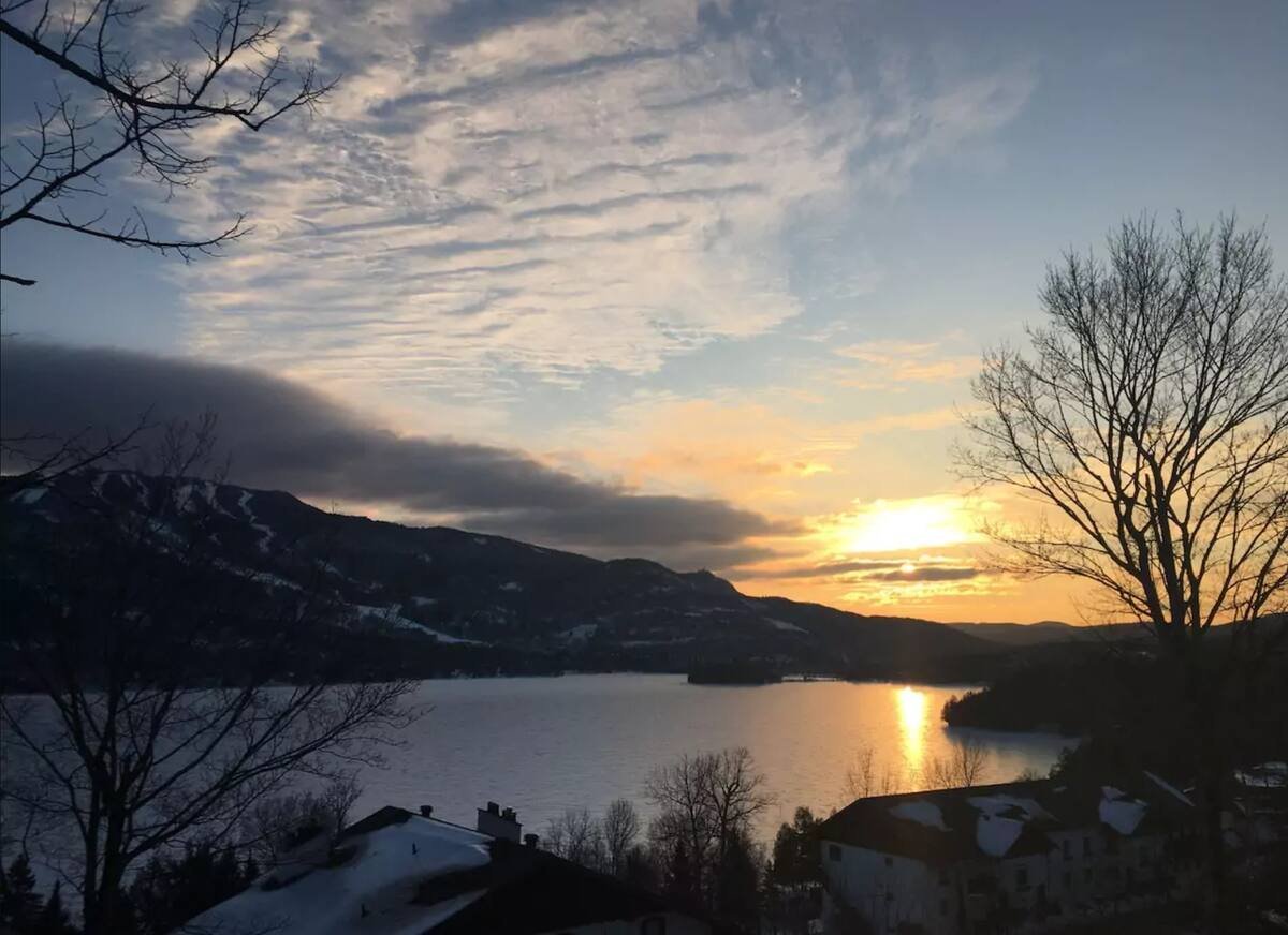 Mont-Tremblant, QC J8E 1B9, Canada, 2 Bedrooms Bedrooms, ,2 BathroomsBathrooms,Residential,Active,136137