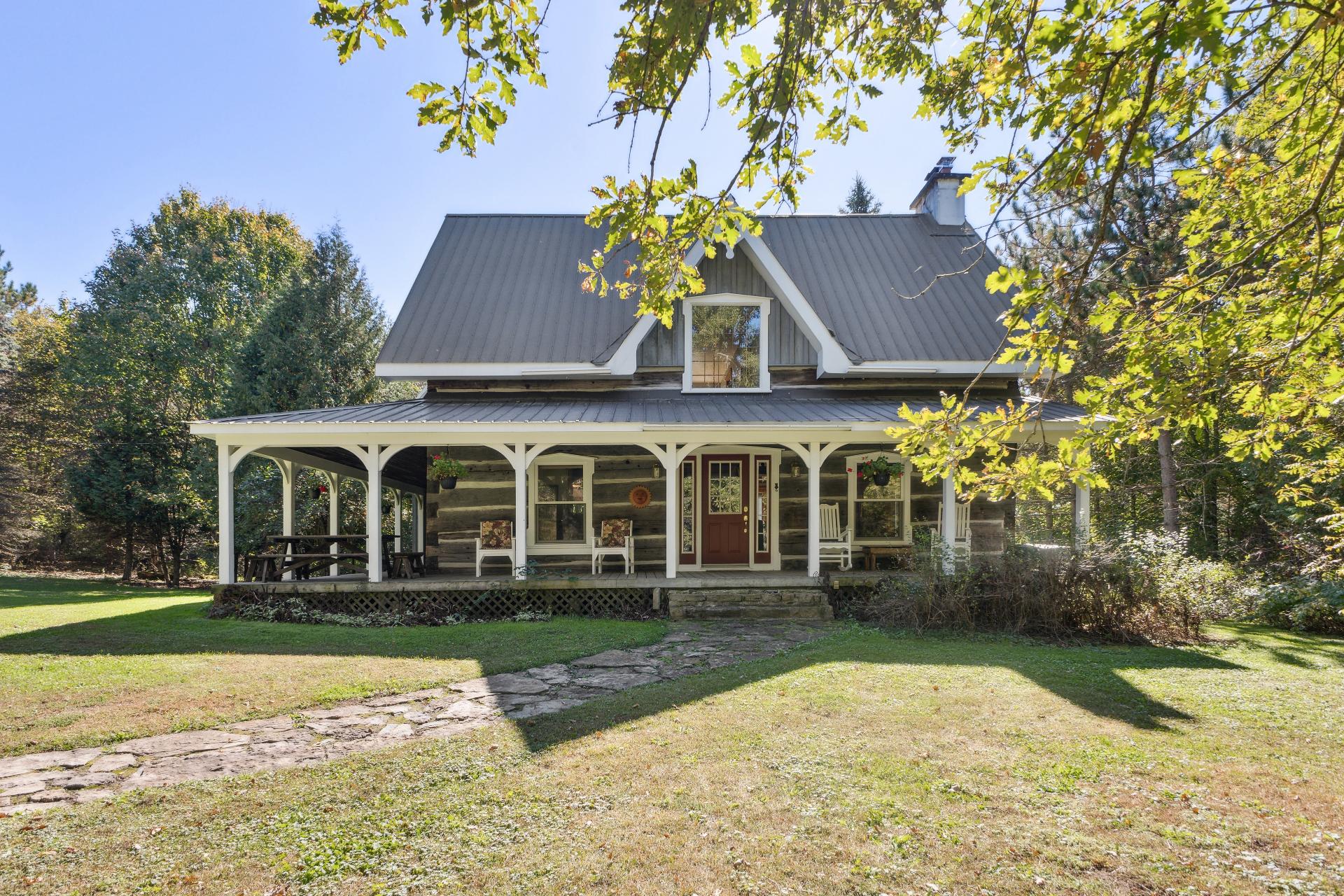 La Pêche, QC J0X 3G0, Canada, 3 Bedrooms Bedrooms, ,2 BathroomsBathrooms,Residential,Active,40301