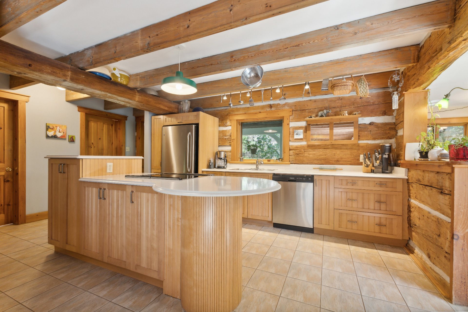 La Pêche, QC J0X 3G0, Canada, 3 Bedrooms Bedrooms, ,2 BathroomsBathrooms,Residential,Active,40301