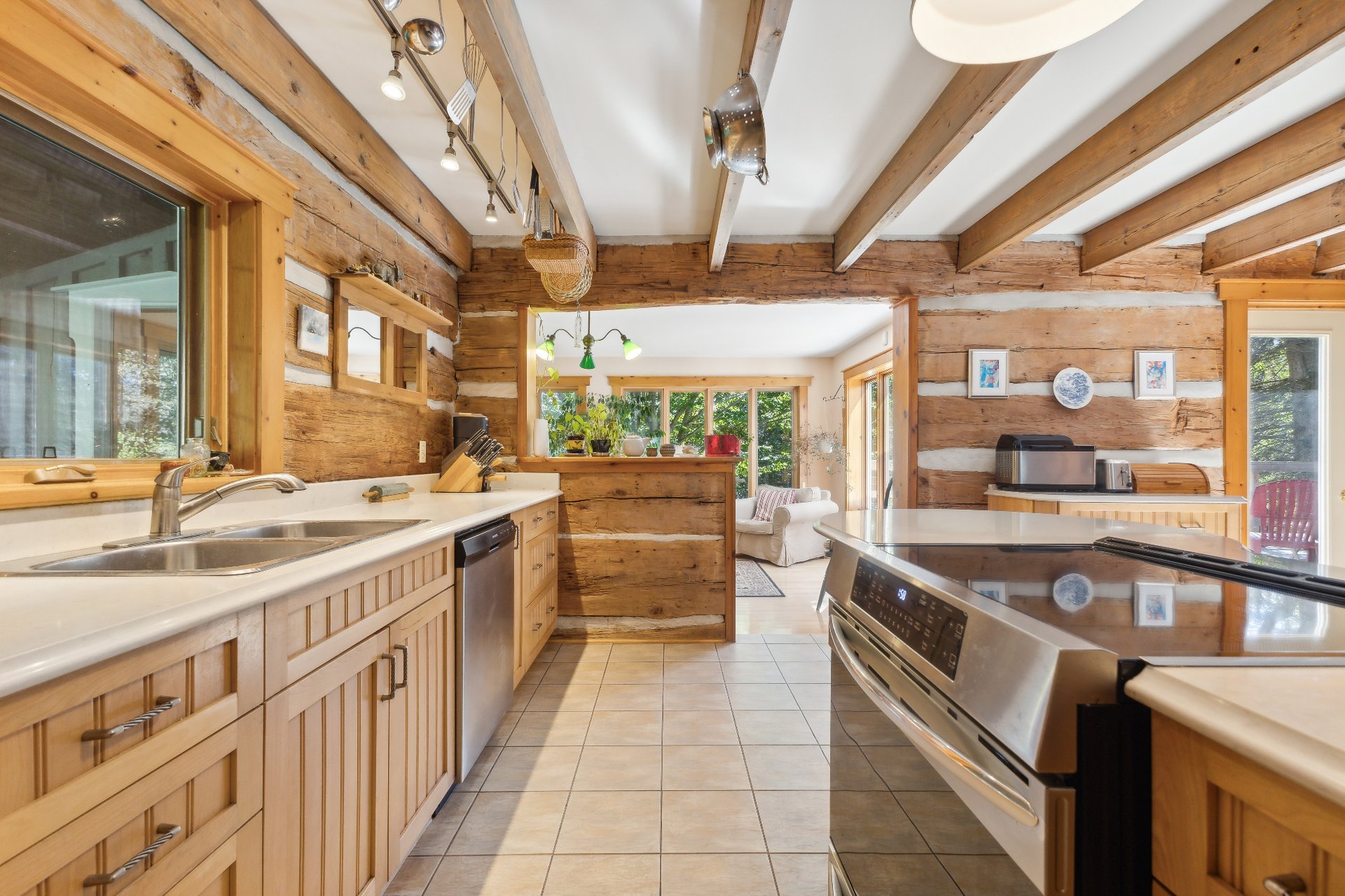 La Pêche, QC J0X 3G0, Canada, 3 Bedrooms Bedrooms, ,2 BathroomsBathrooms,Residential,Active,40301