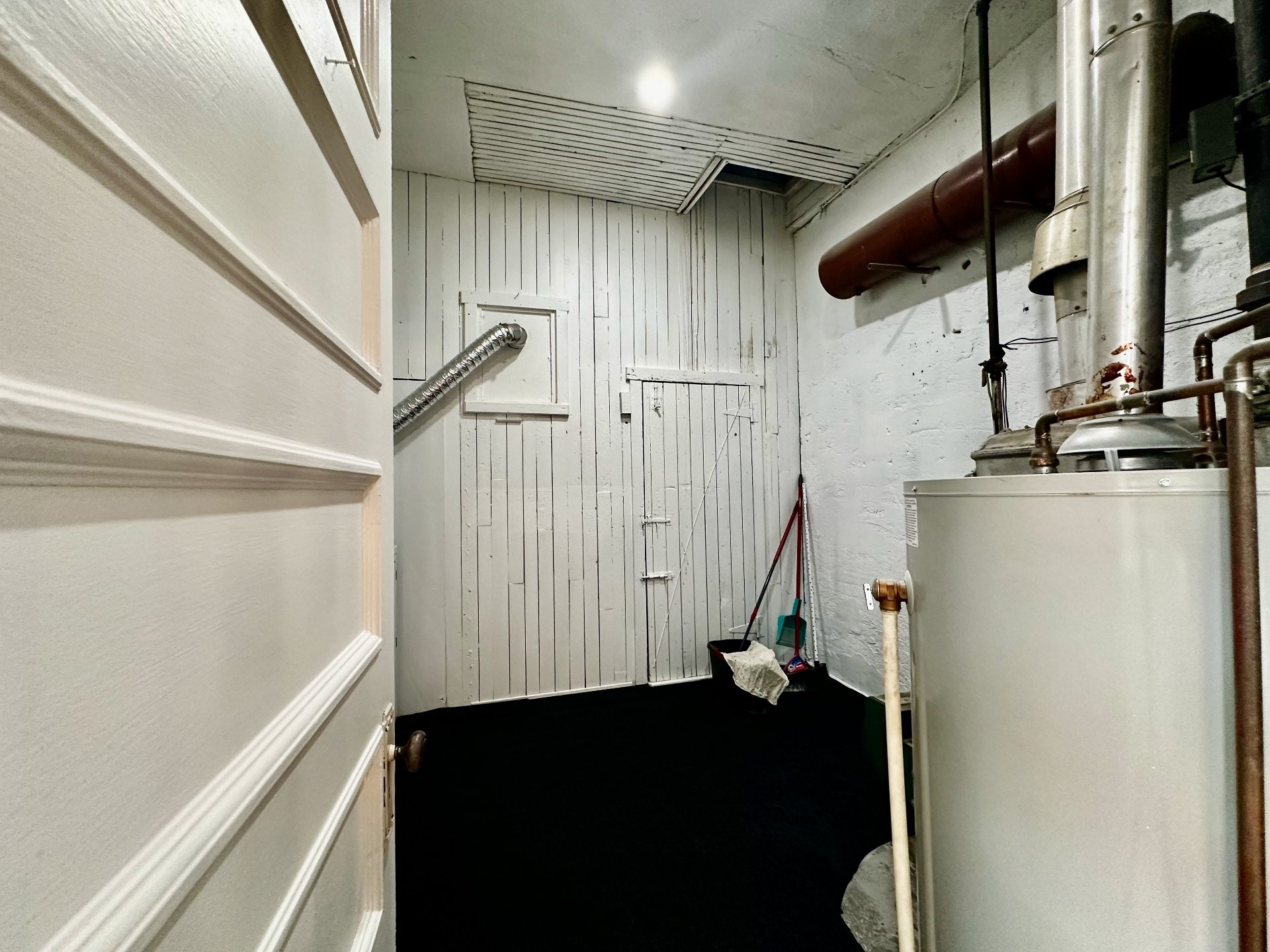 Montréal (Côte-Des-Neiges/Notre-Dame-De-Grâce), QC H4A 3H2, Canada, 3 Bedrooms Bedrooms, ,1 BathroomBathrooms,Residential,Active,35879