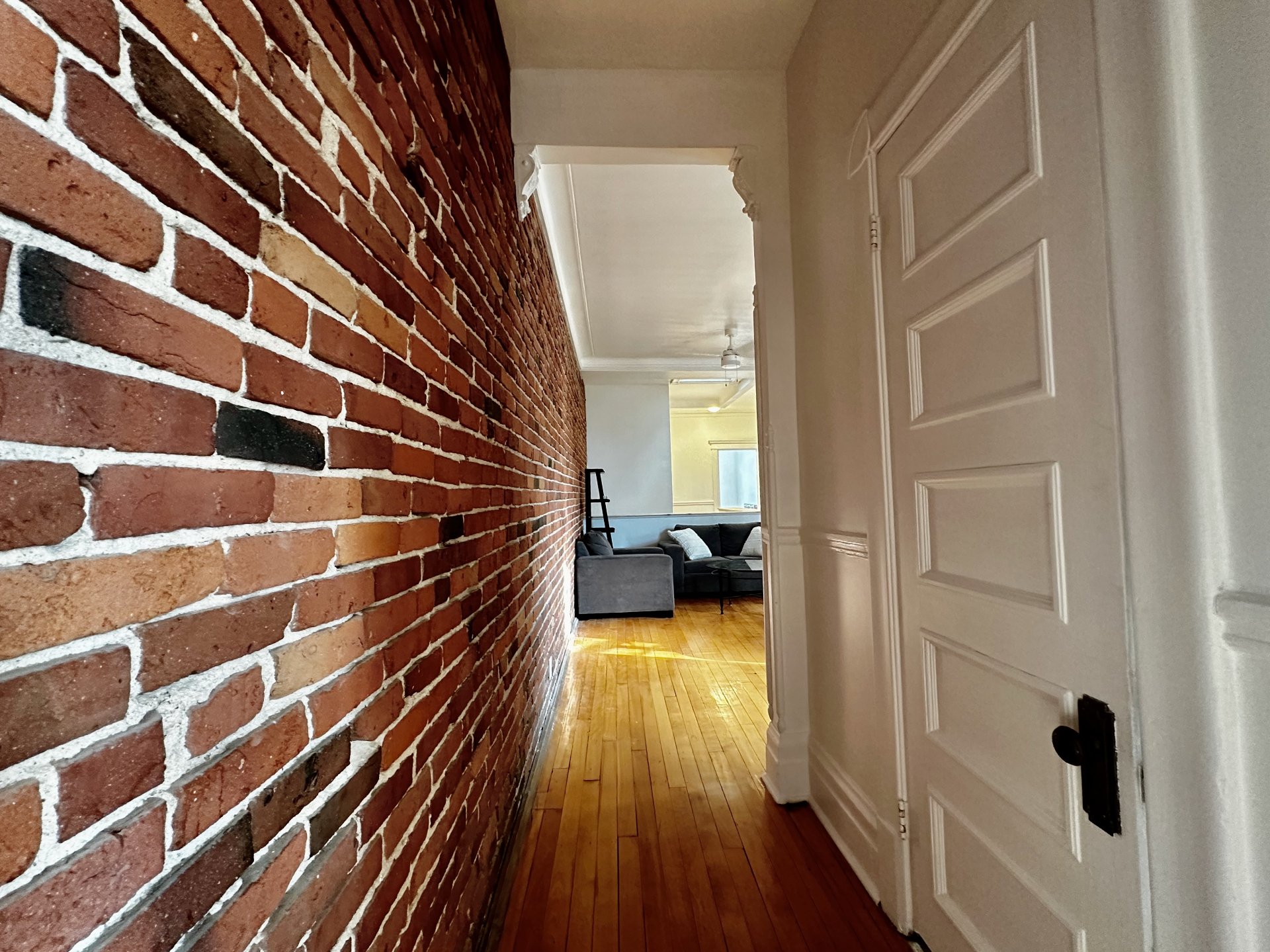 Montréal (Côte-Des-Neiges/Notre-Dame-De-Grâce), QC H4A 3H2, Canada, 3 Bedrooms Bedrooms, ,1 BathroomBathrooms,Residential,Active,35879