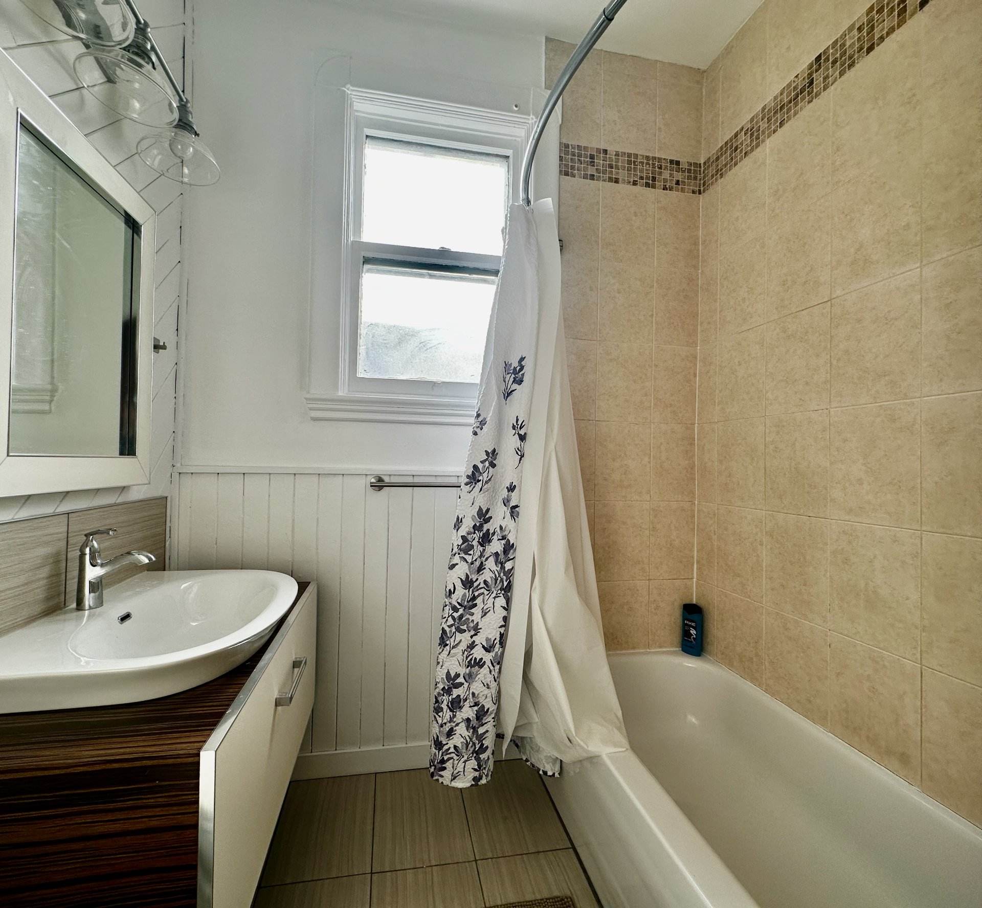 Montréal (Côte-Des-Neiges/Notre-Dame-De-Grâce), QC H4A 3H2, Canada, 3 Bedrooms Bedrooms, ,1 BathroomBathrooms,Residential,Active,35879