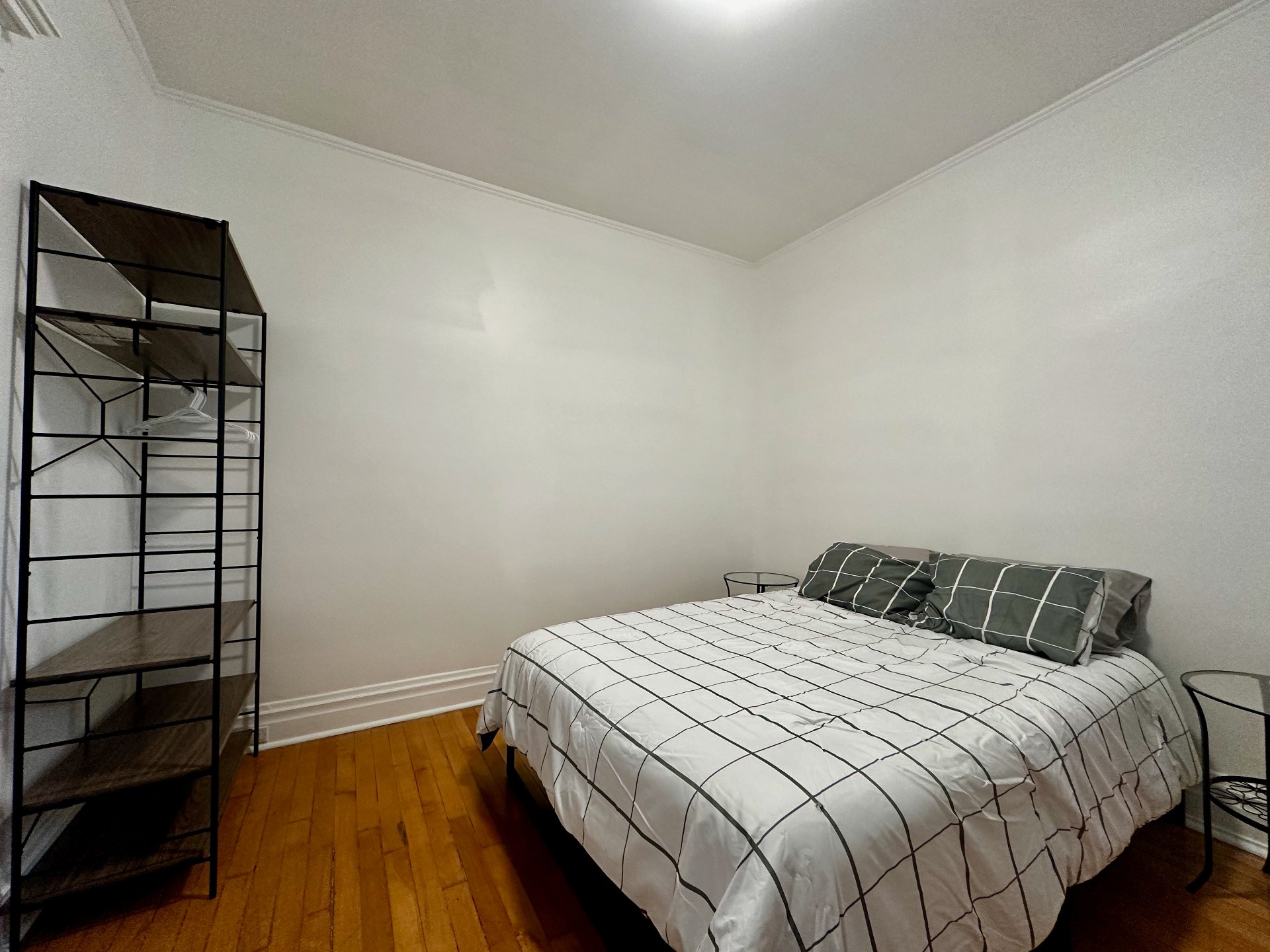 Montréal (Côte-Des-Neiges/Notre-Dame-De-Grâce), QC H4A 3H2, Canada, 3 Bedrooms Bedrooms, ,1 BathroomBathrooms,Residential,Active,35879