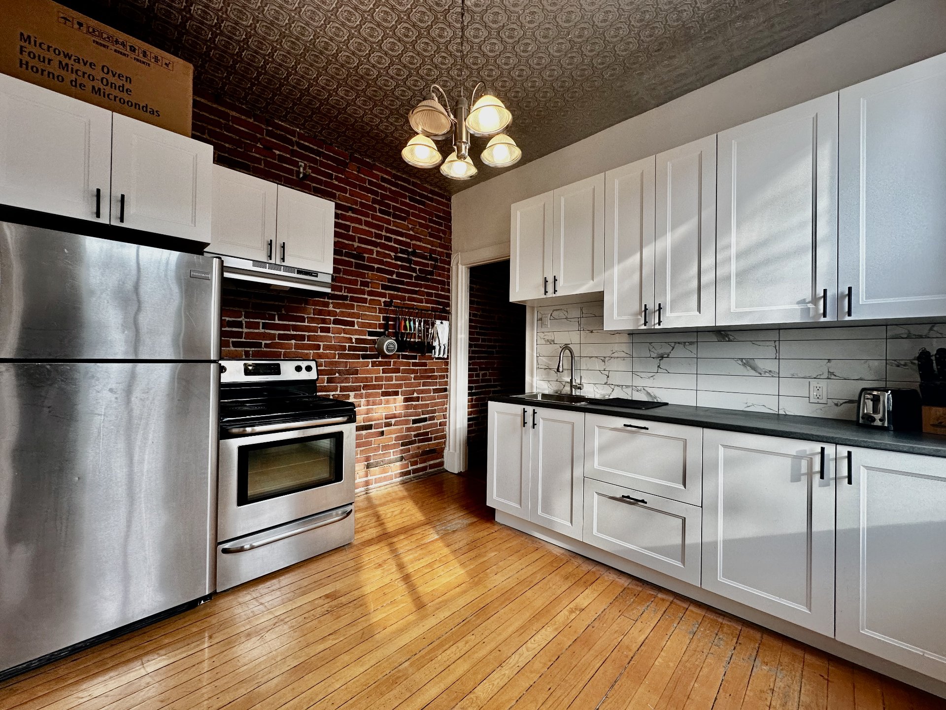 Montréal (Côte-Des-Neiges/Notre-Dame-De-Grâce), QC H4A 3H2, Canada, 3 Bedrooms Bedrooms, ,1 BathroomBathrooms,Residential,Active,35879