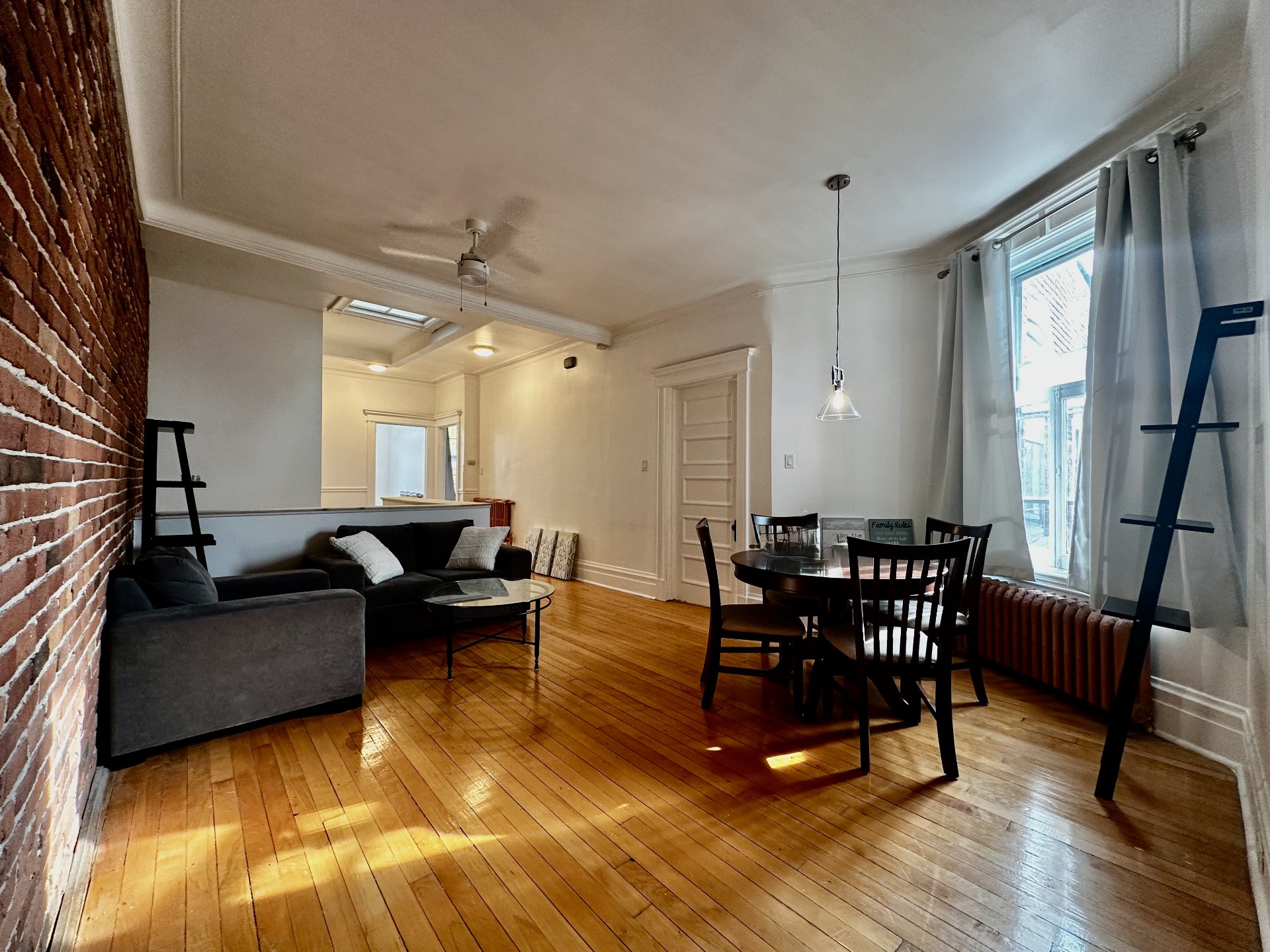 Montréal (Côte-Des-Neiges/Notre-Dame-De-Grâce), QC H4A 3H2, Canada, 3 Bedrooms Bedrooms, ,1 BathroomBathrooms,Residential,Active,35879