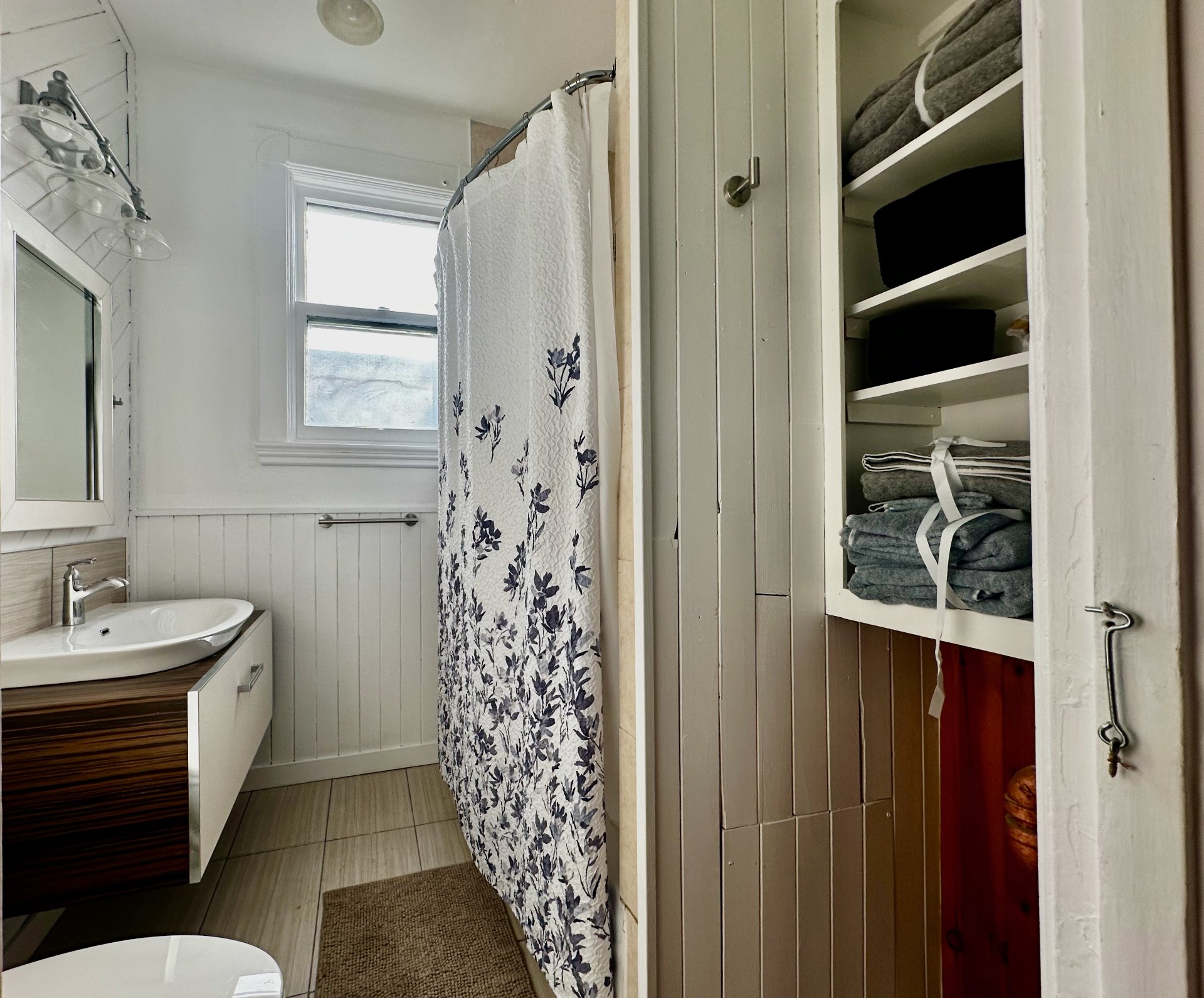 Montréal (Côte-Des-Neiges/Notre-Dame-De-Grâce), QC H4A 3H2, Canada, 3 Bedrooms Bedrooms, ,1 BathroomBathrooms,Residential,Active,35879