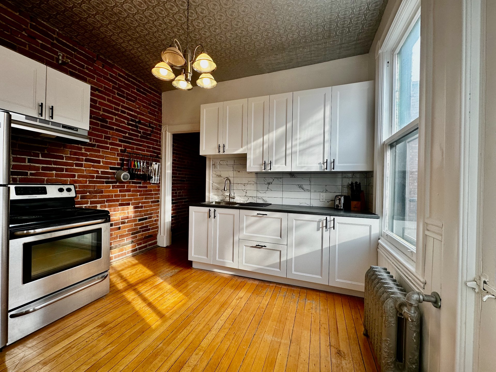 Montréal (Côte-Des-Neiges/Notre-Dame-De-Grâce), QC H4A 3H2, Canada, 3 Bedrooms Bedrooms, ,1 BathroomBathrooms,Residential,Active,35879