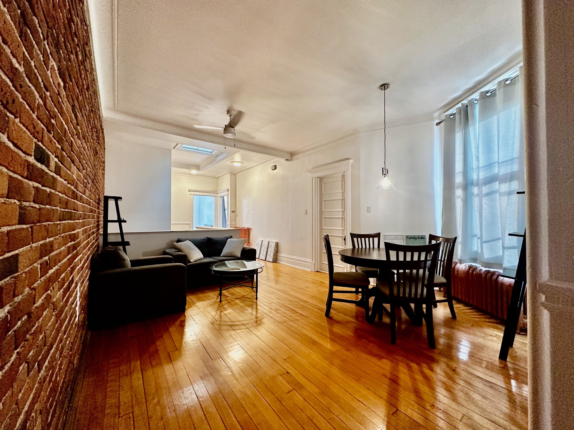 Montréal (Côte-Des-Neiges/Notre-Dame-De-Grâce), QC H4A 3H2, Canada, 3 Bedrooms Bedrooms, ,1 BathroomBathrooms,Residential,Active,35879