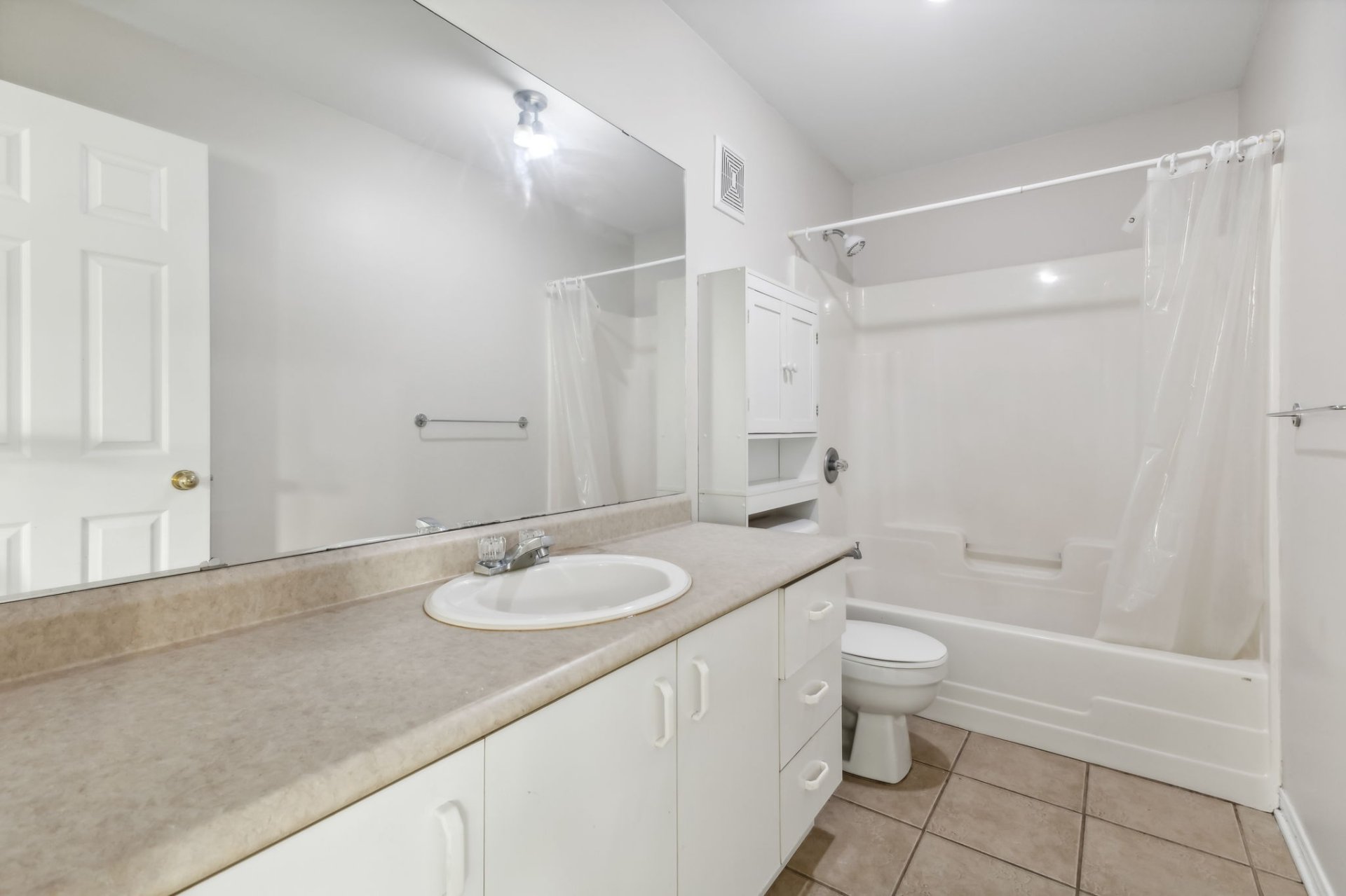 Gatineau (Aylmer), QC J9H 7G1, Canada, 6 Bedrooms Bedrooms, ,1 BathroomBathrooms,Residential,Active,31968