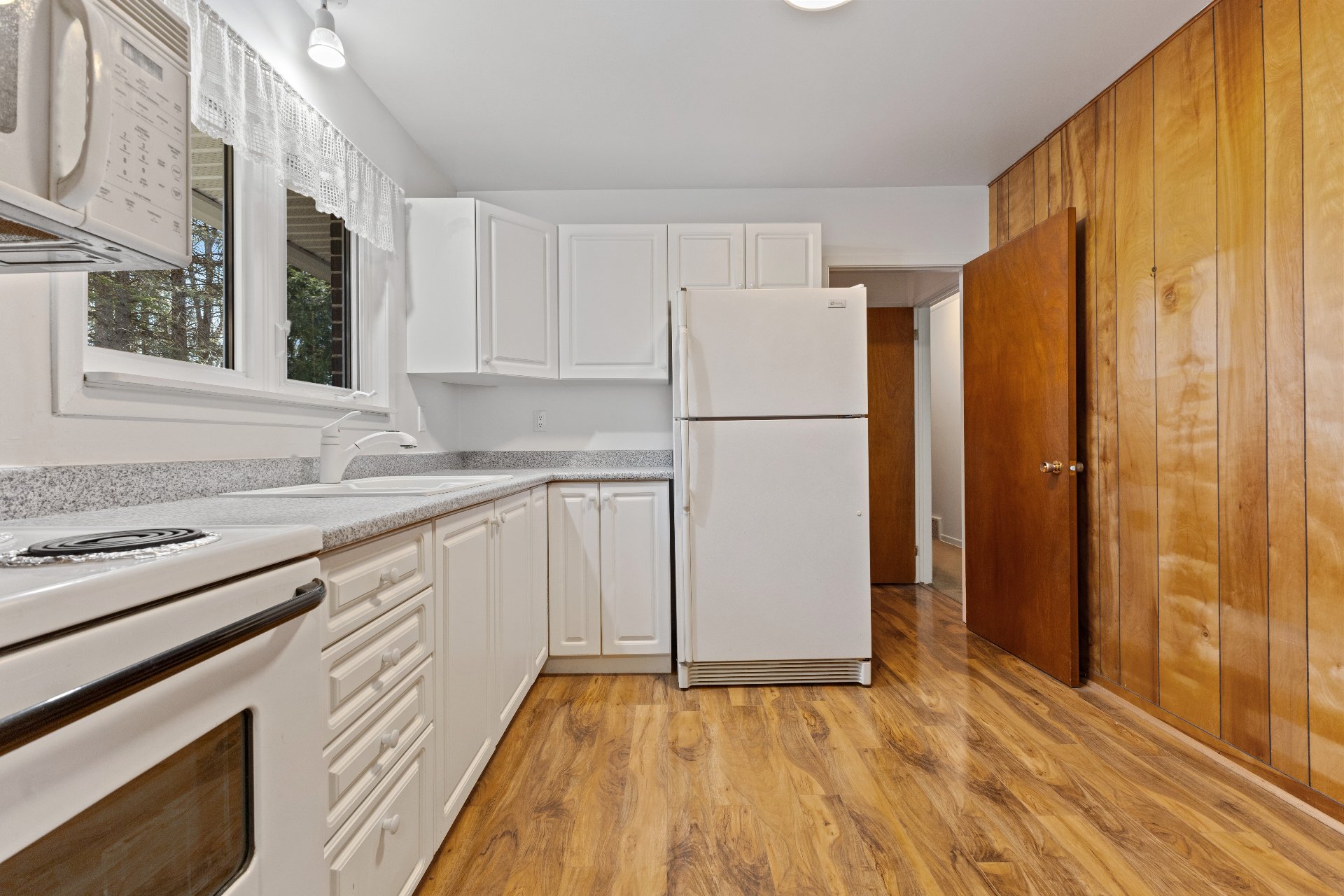 Chelsea, QC J9B 1P4, Canada, 3 Bedrooms Bedrooms, ,1 BathroomBathrooms,Residential,Active,122155