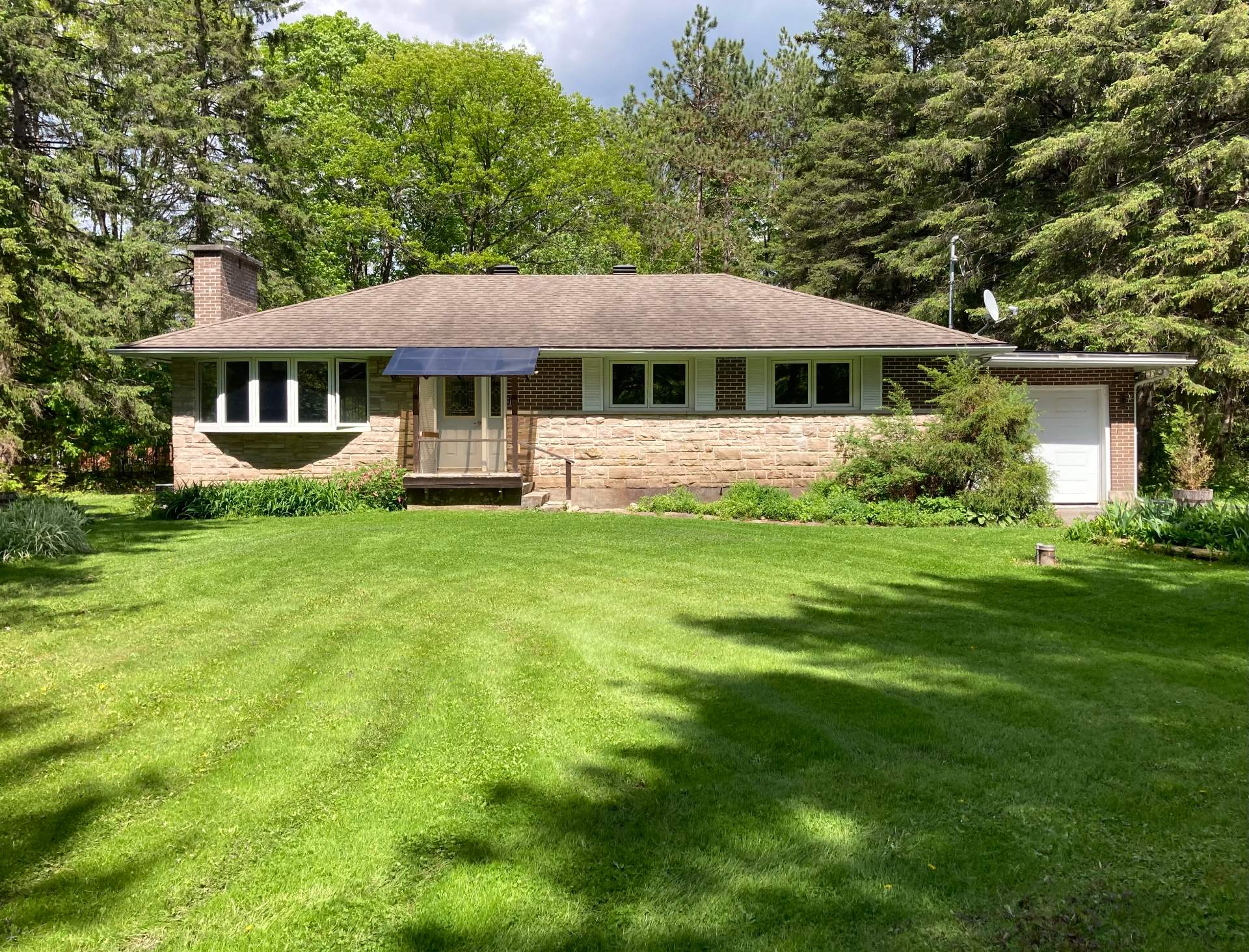 Chelsea, QC J9B 1P4, Canada, 3 Bedrooms Bedrooms, ,1 BathroomBathrooms,Residential,Active,122155