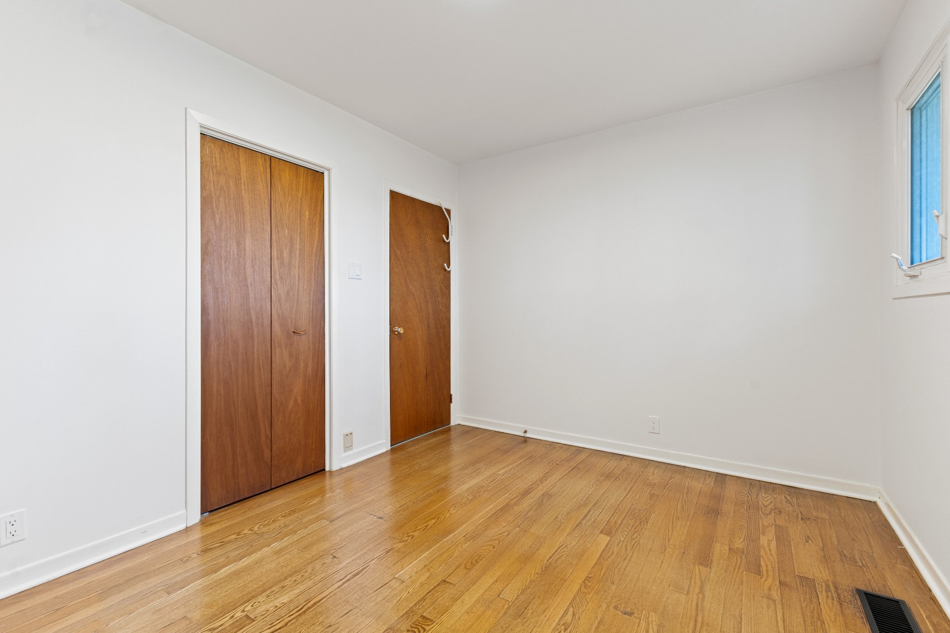 Chelsea, QC J9B 1P4, Canada, 3 Bedrooms Bedrooms, ,1 BathroomBathrooms,Residential,Active,122155