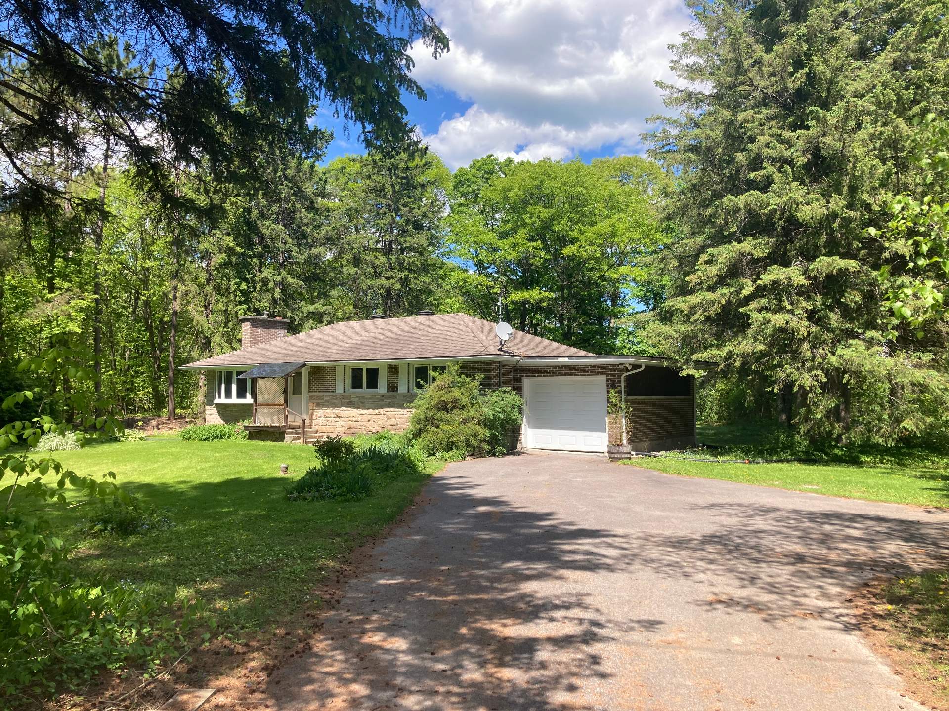 Chelsea, QC J9B 1P4, Canada, 3 Bedrooms Bedrooms, ,1 BathroomBathrooms,Residential,Active,122155