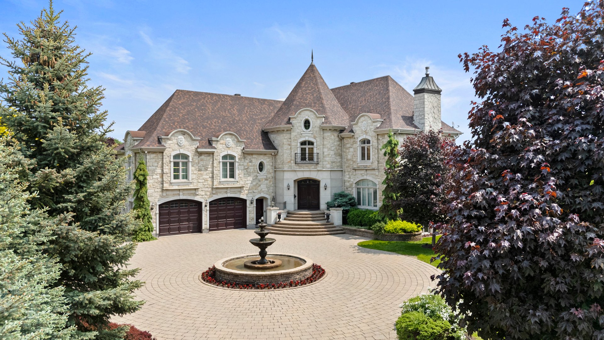 Luxury Home Exterior, Quebec, Canada Editorial Stock Image - Image of  dorothée, luxury: 256987869, image size:1920x1080