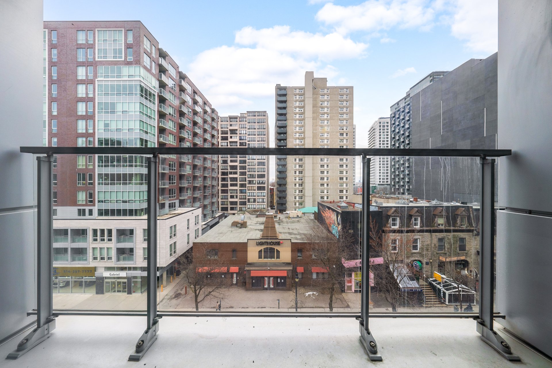 Montréal (Ville-Marie), QC H3H 0A2, Canada, 1 Bedroom Bedrooms, ,1 BathroomBathrooms,Residential,Active,95325