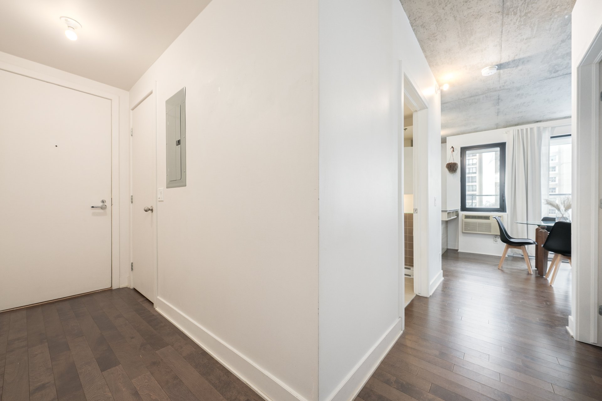 Montréal (Ville-Marie), QC H3H 0A2, Canada, 1 Bedroom Bedrooms, ,1 BathroomBathrooms,Residential,Active,95325