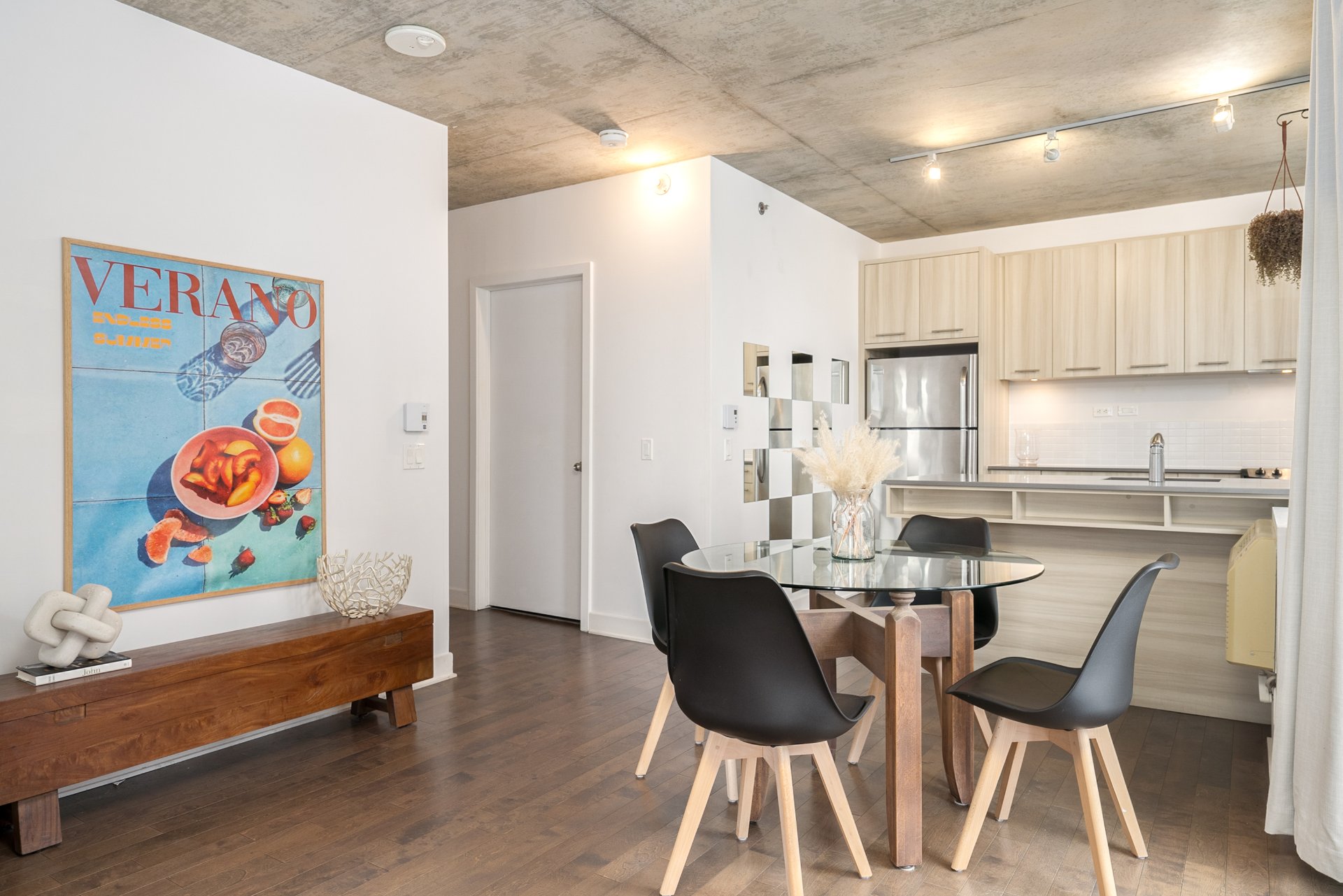 Montréal (Ville-Marie), QC H3H 0A2, Canada, 1 Bedroom Bedrooms, ,1 BathroomBathrooms,Residential,Active,95325