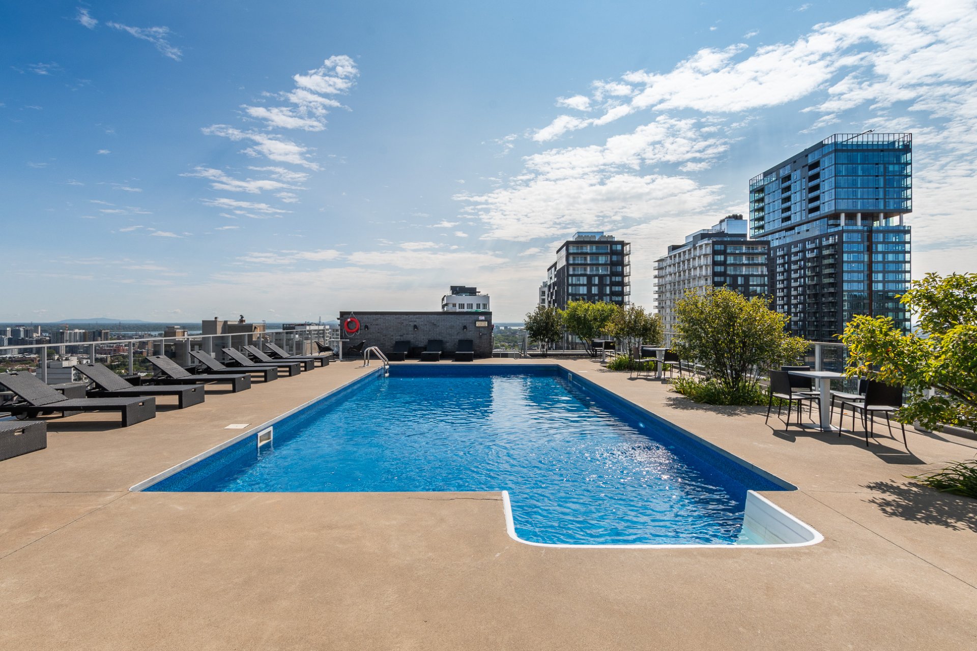 Montréal (Ville-Marie), QC H3H 0A2, Canada, 1 Bedroom Bedrooms, ,1 BathroomBathrooms,Residential,Active,95325