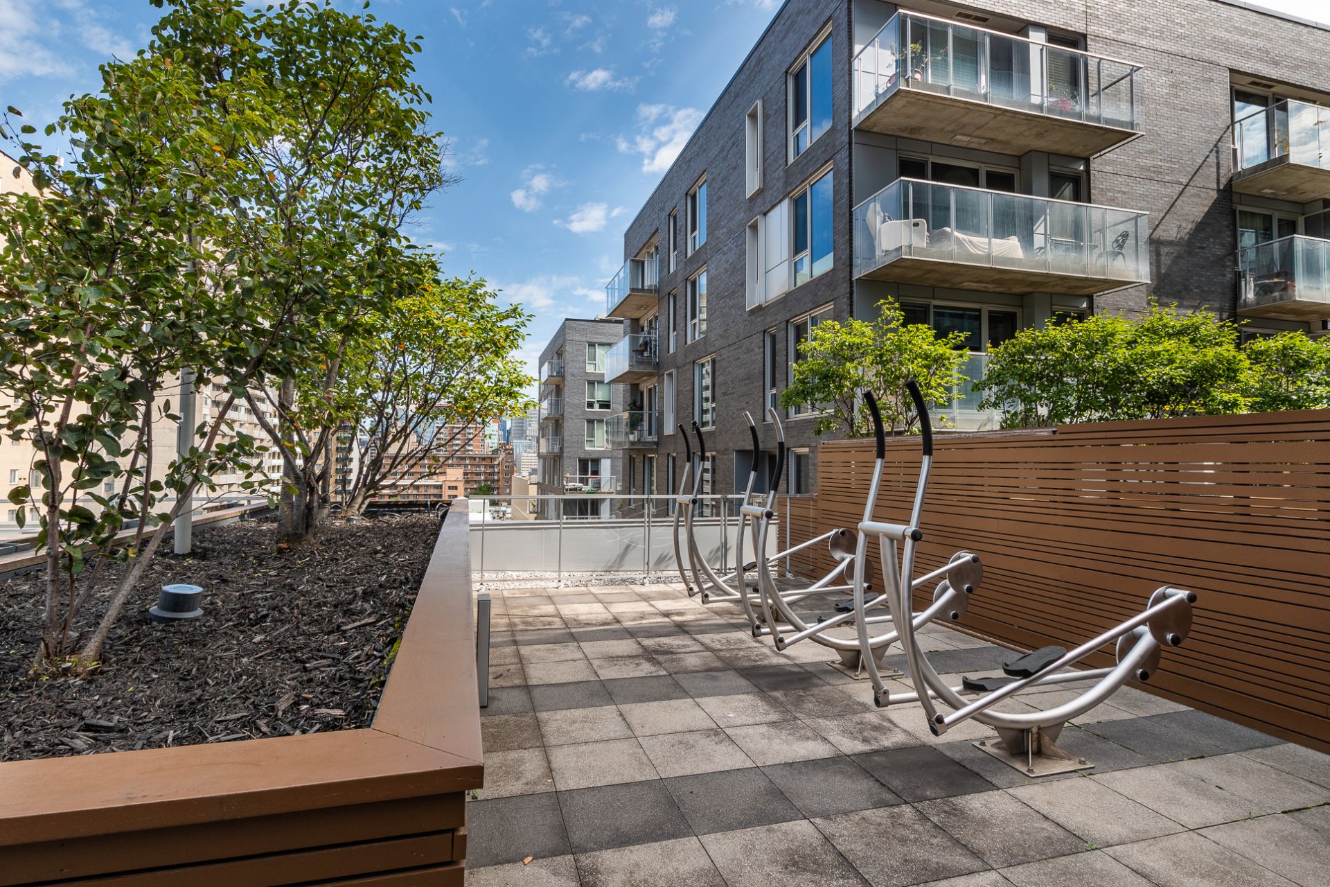 Montréal (Ville-Marie), QC H3H 0A2, Canada, 1 Bedroom Bedrooms, ,1 BathroomBathrooms,Residential,Active,95325