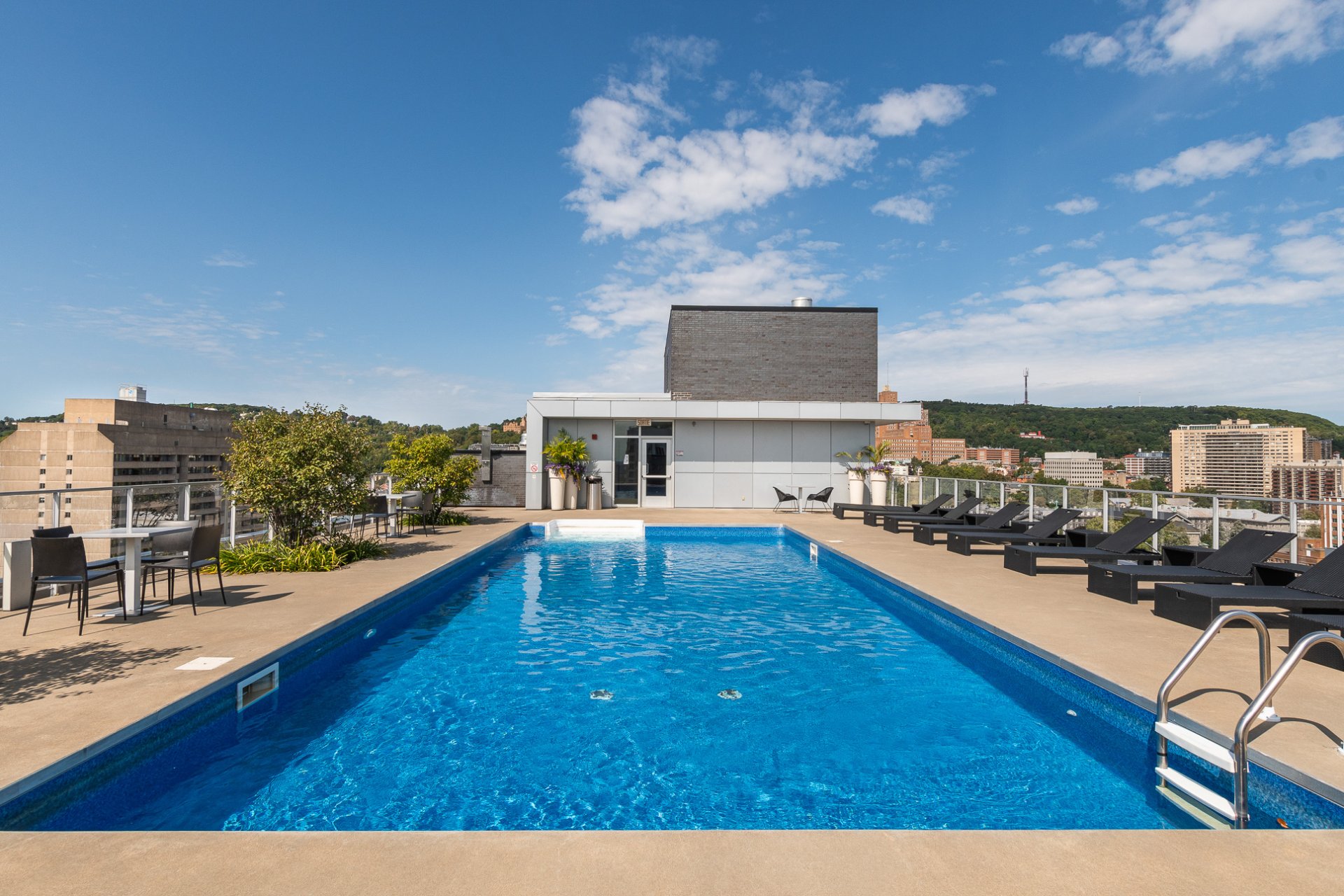 Montréal (Ville-Marie), QC H3H 0A2, Canada, 1 Bedroom Bedrooms, ,1 BathroomBathrooms,Residential,Active,95325