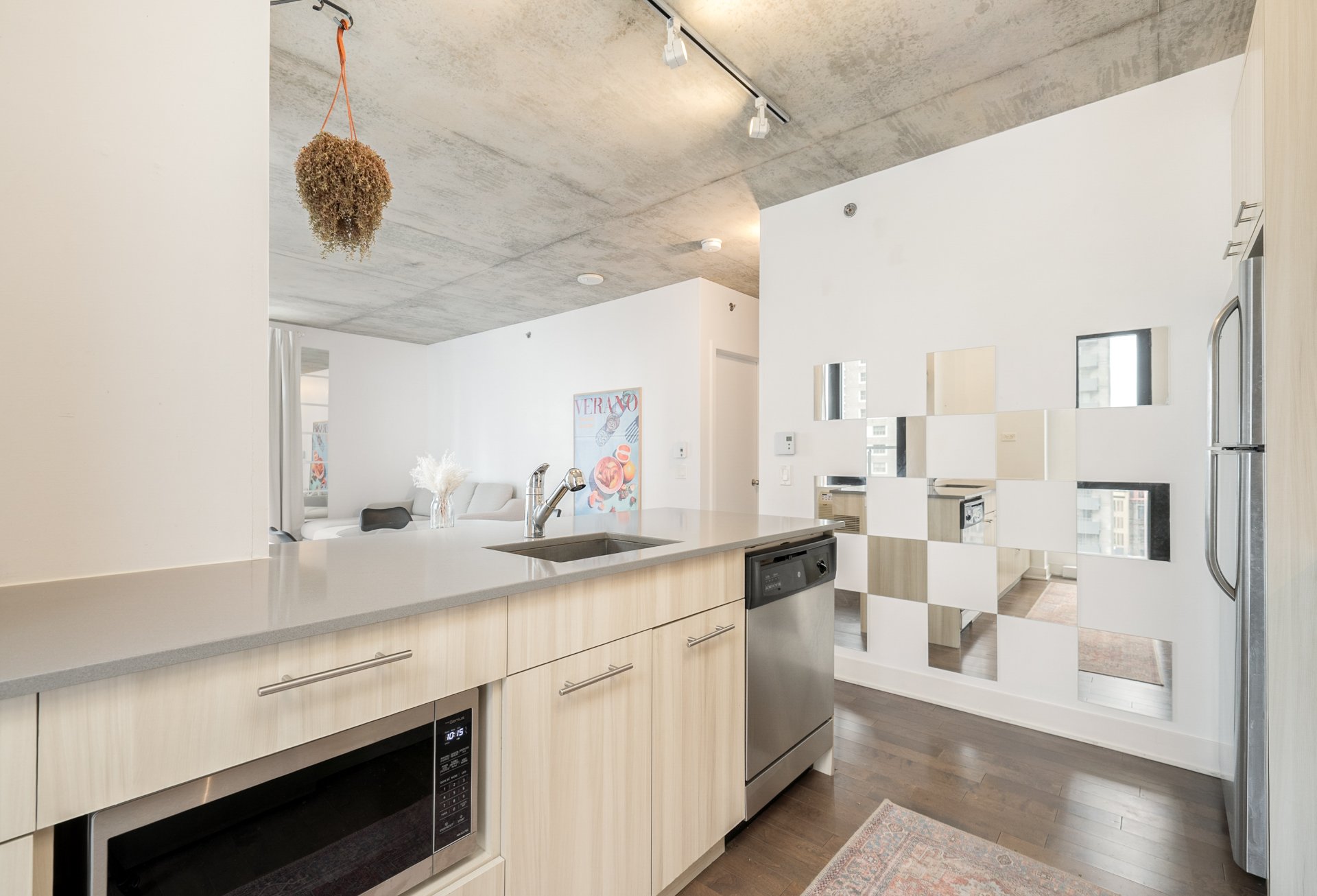 Montréal (Ville-Marie), QC H3H 0A2, Canada, 1 Bedroom Bedrooms, ,1 BathroomBathrooms,Residential,Active,95325