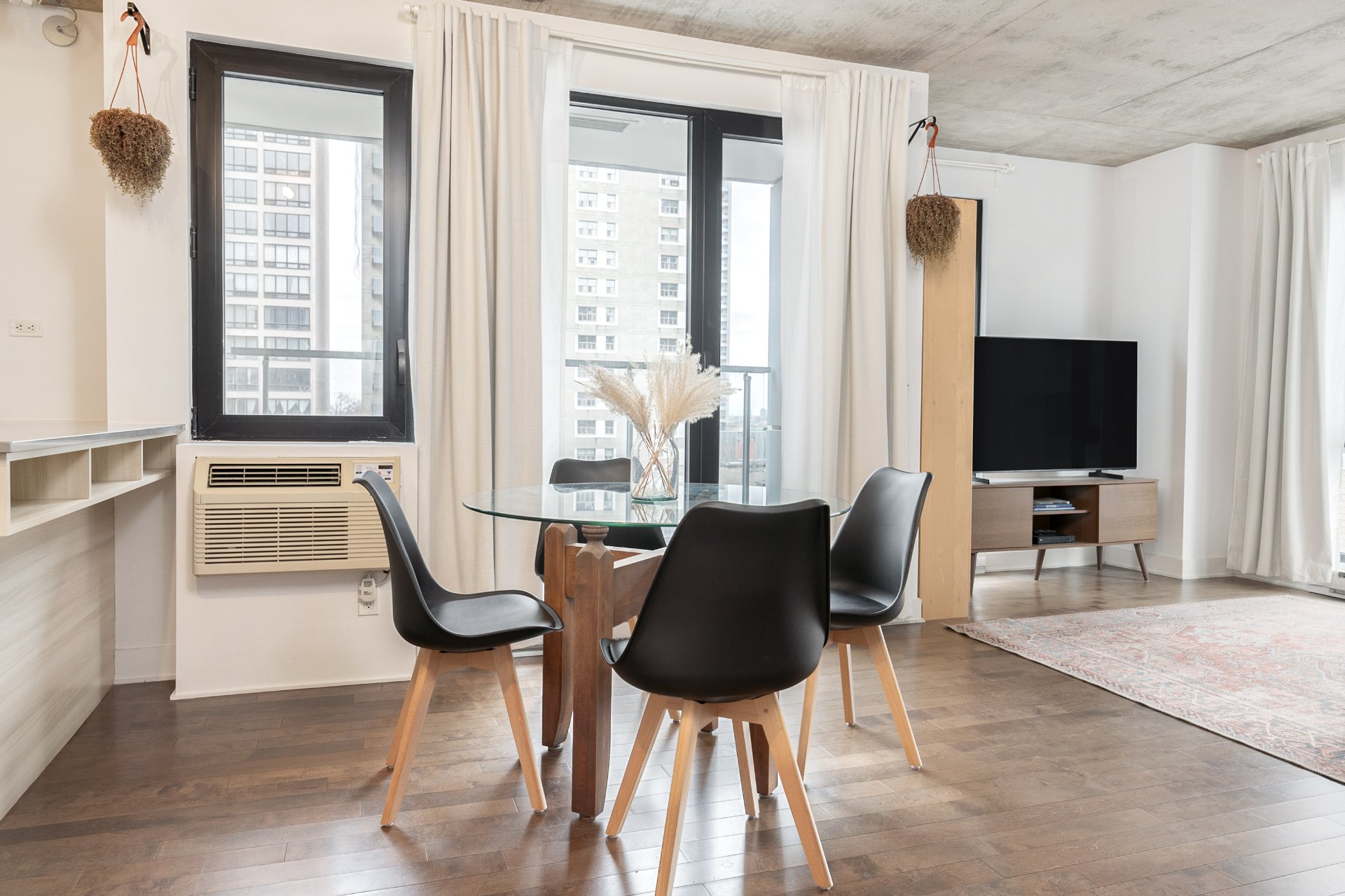 Montréal (Ville-Marie), QC H3H 0A2, Canada, 1 Bedroom Bedrooms, ,1 BathroomBathrooms,Residential,Active,95325