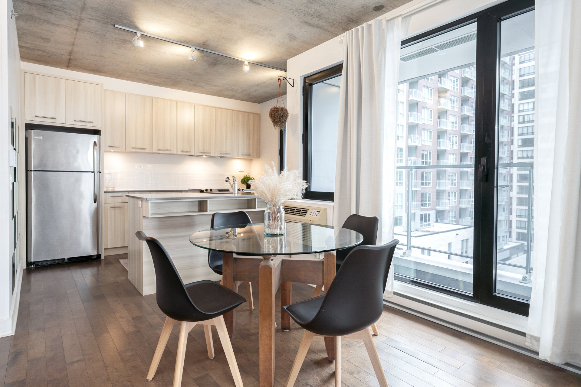 Montréal (Ville-Marie), QC H3H 0A2, Canada, 1 Bedroom Bedrooms, ,1 BathroomBathrooms,Residential,Active,95325