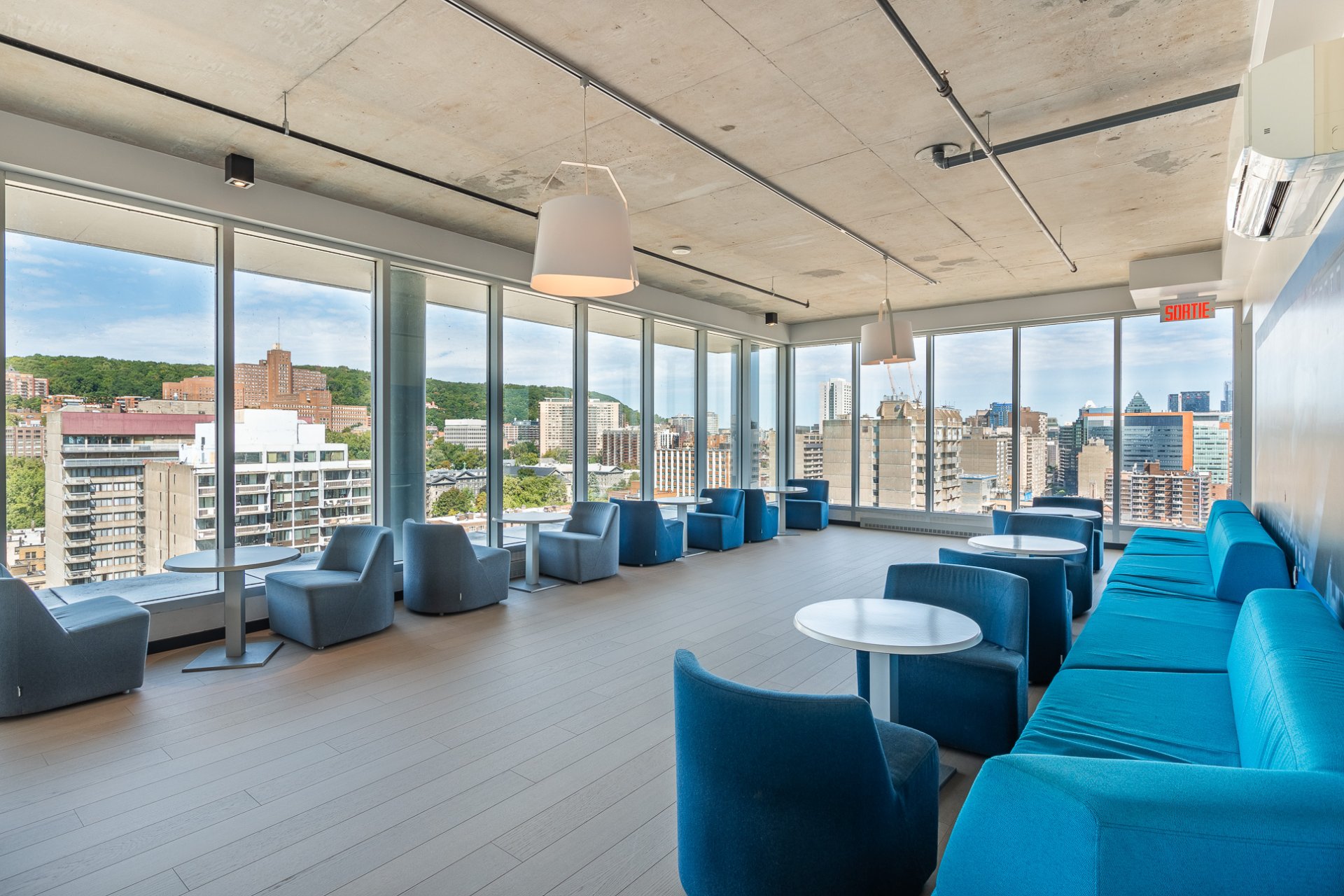 Montréal (Ville-Marie), QC H3H 0A2, Canada, 1 Bedroom Bedrooms, ,1 BathroomBathrooms,Residential,Active,95325