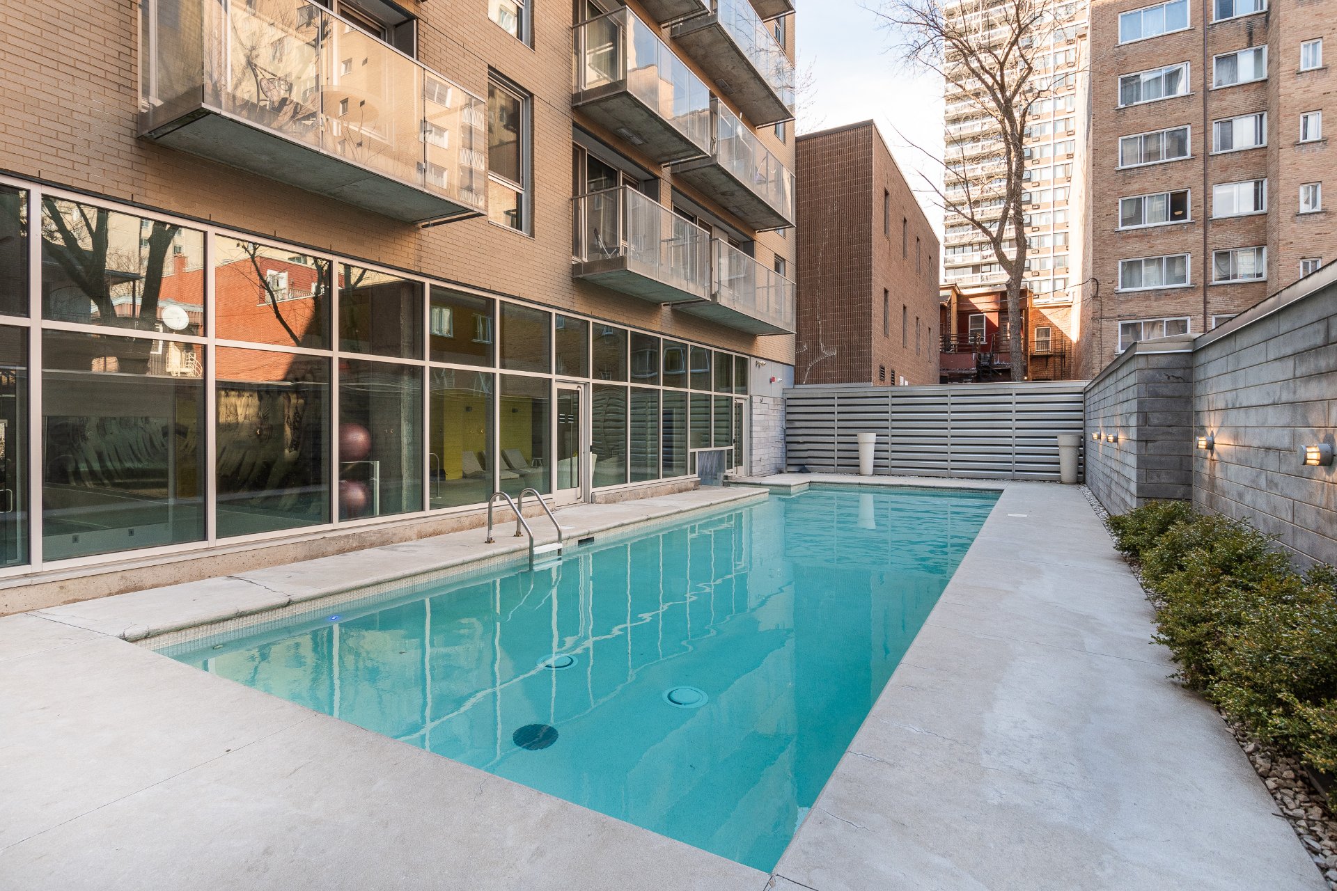 Montréal (Ville-Marie), QC H3H 0A2, Canada, 1 Bedroom Bedrooms, ,1 BathroomBathrooms,Residential,Active,95325