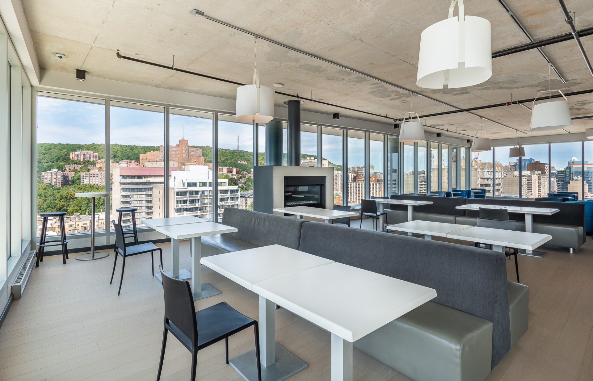 Montréal (Ville-Marie), QC H3H 0A2, Canada, 1 Bedroom Bedrooms, ,1 BathroomBathrooms,Residential,Active,95325