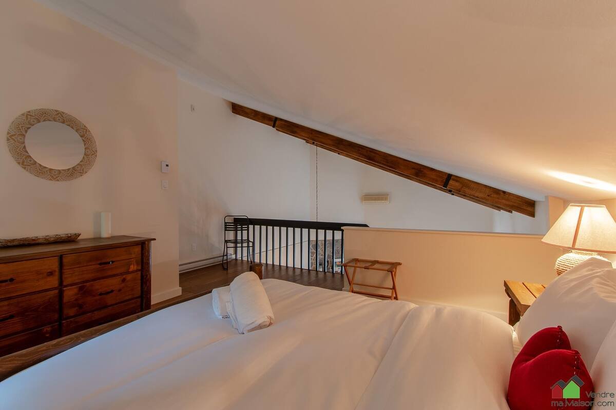 Mont-Tremblant, QC J8E 1B9, Canada, 2 Bedrooms Bedrooms, ,2 BathroomsBathrooms,Residential,Active,30239