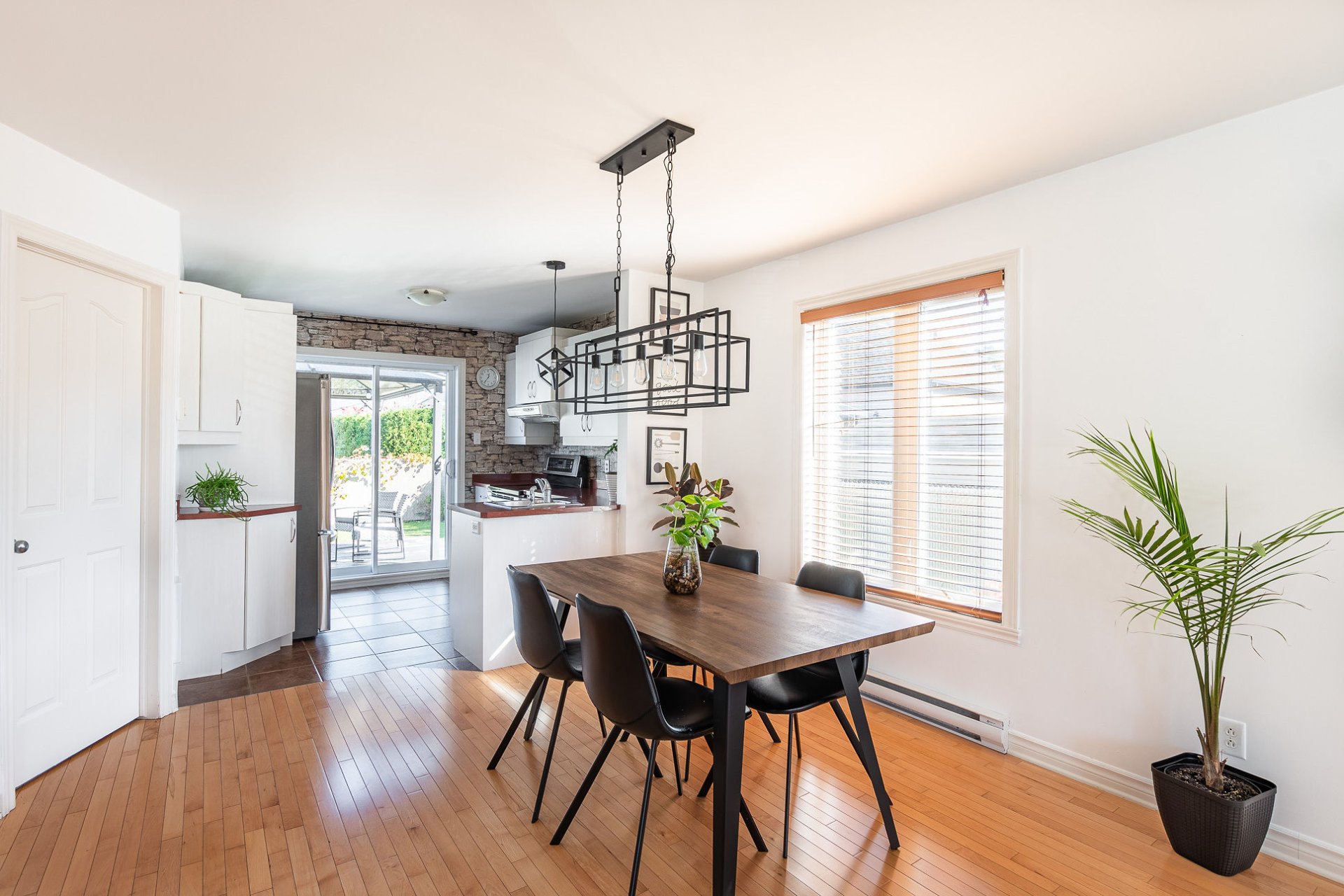 L'Épiphanie, QC J5X 0A6, Canada, 2 Bedrooms Bedrooms, ,2 BathroomsBathrooms,Residential,Active,37625