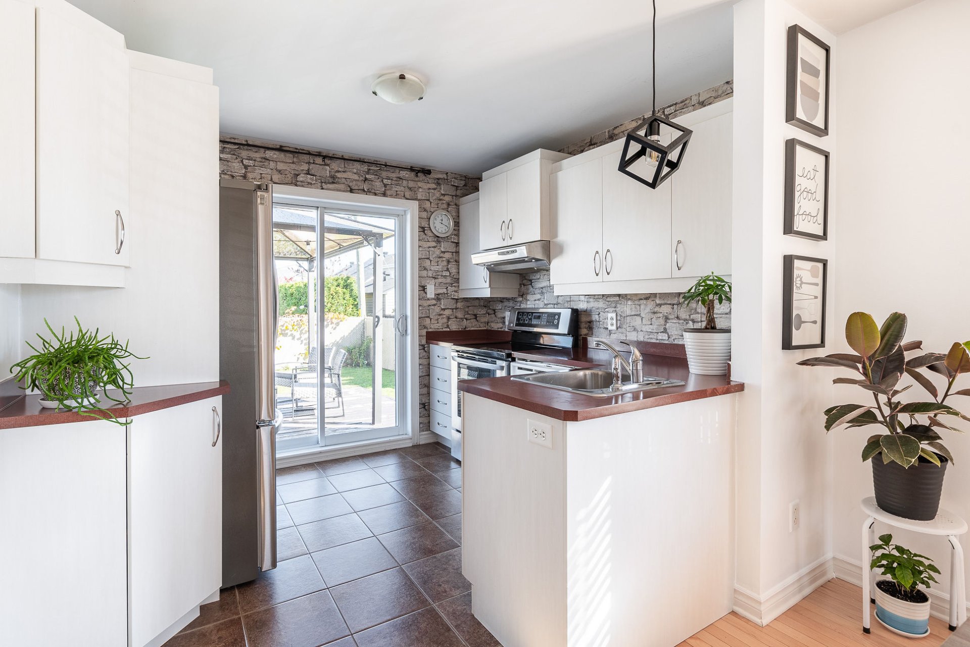 L'Épiphanie, QC J5X 0A6, Canada, 2 Bedrooms Bedrooms, ,2 BathroomsBathrooms,Residential,Active,37625