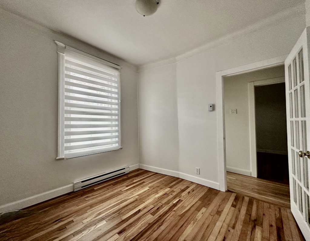 Montréal (Rosemont/La Petite-Patrie), QC H1Y 2E3, Canada, 3 Bedrooms Bedrooms, ,1 BathroomBathrooms,Residential,Active,34960