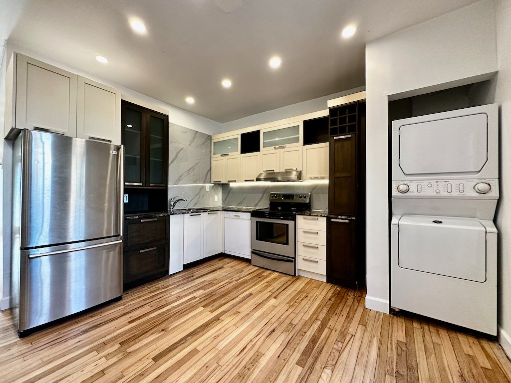 Montréal (Rosemont/La Petite-Patrie), QC H1Y 2E3, Canada, 3 Bedrooms Bedrooms, ,1 BathroomBathrooms,Residential,Active,34960