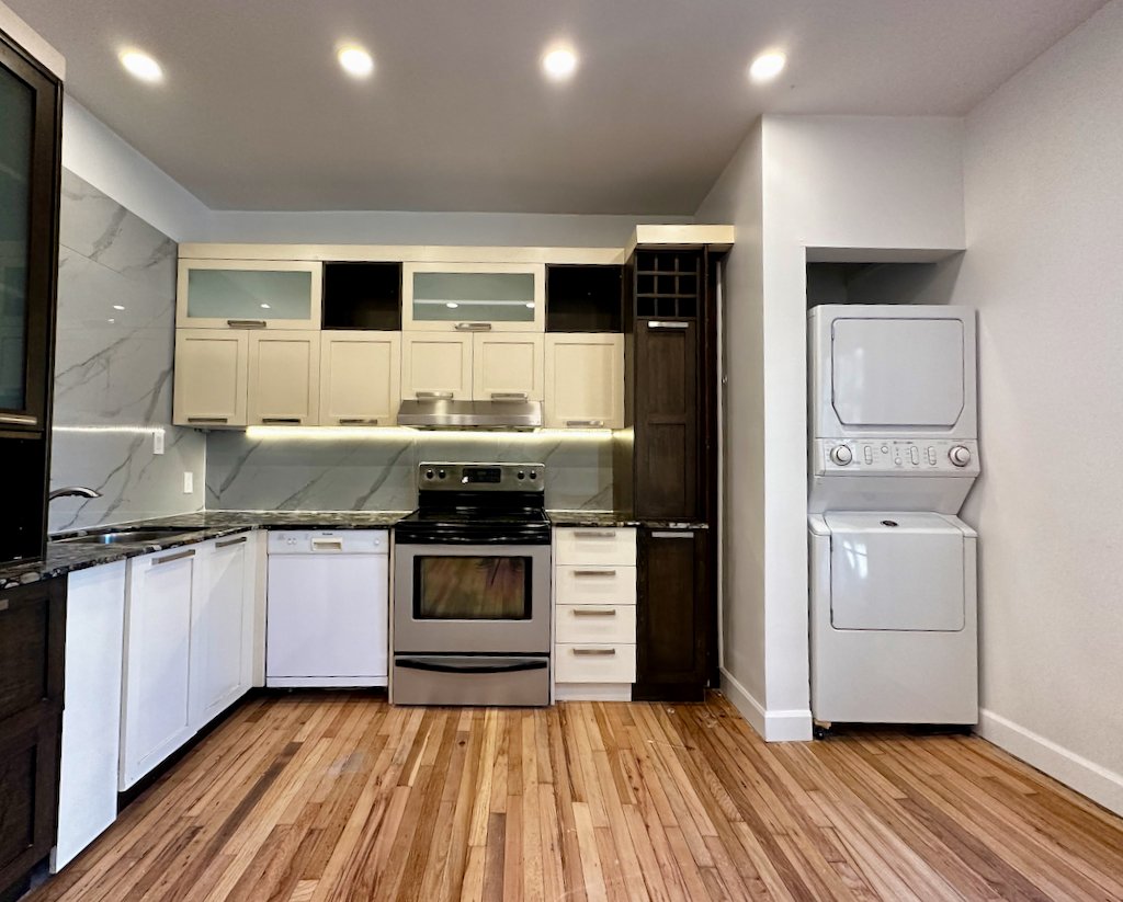 Montréal (Rosemont/La Petite-Patrie), QC H1Y 2E3, Canada, 3 Bedrooms Bedrooms, ,1 BathroomBathrooms,Residential,Active,34960