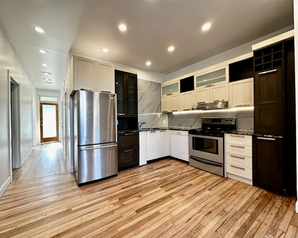 Montréal (Rosemont/La Petite-Patrie), QC H1Y 2E3, Canada, 3 Bedrooms Bedrooms, ,1 BathroomBathrooms,Residential,Active,34960