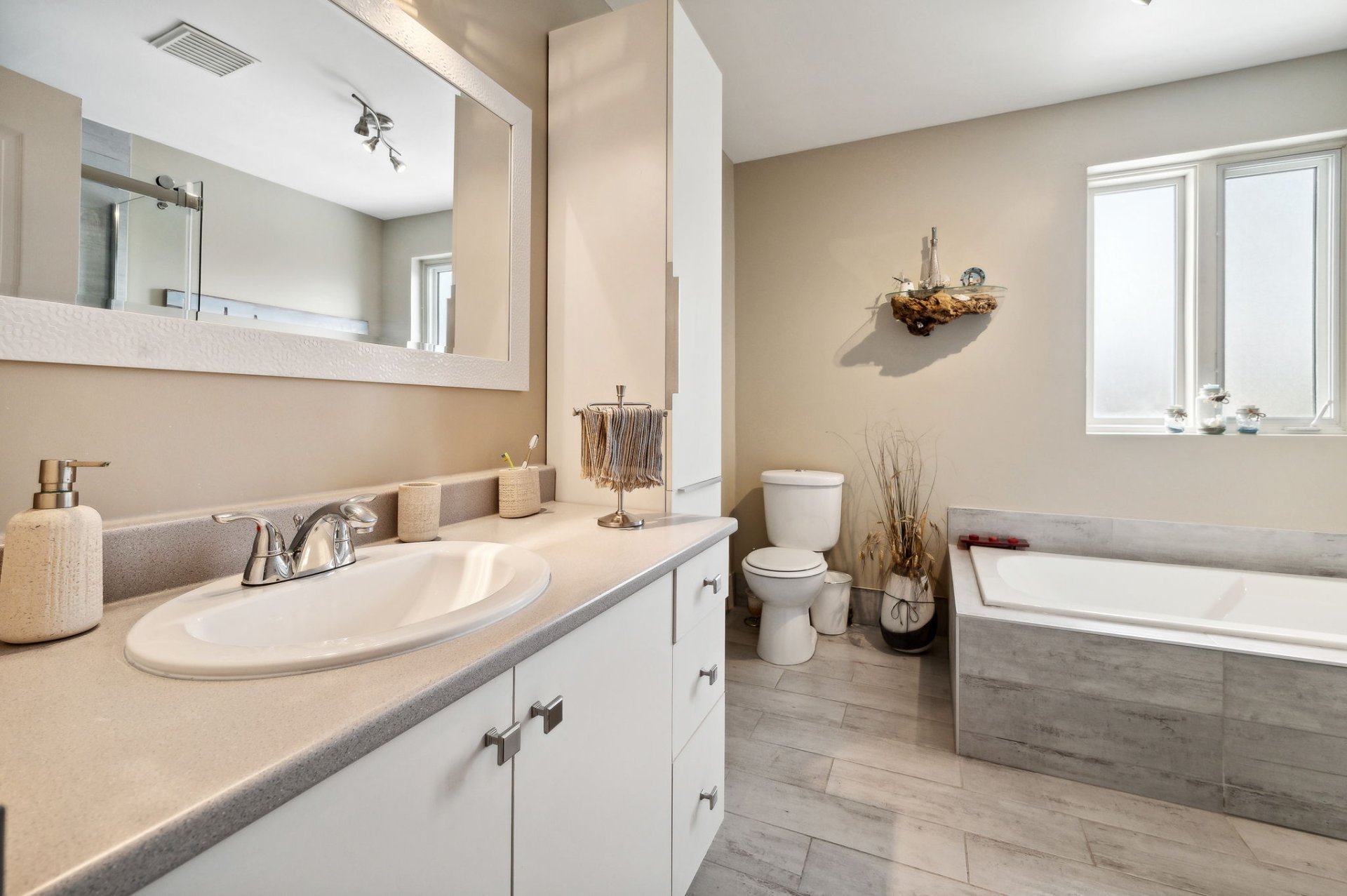 Montréal (L'Île-Bizard/Sainte-Geneviève), QC H9C 1M4, Canada, 5 Bedrooms Bedrooms, ,1 BathroomBathrooms,Residential,Active,45363